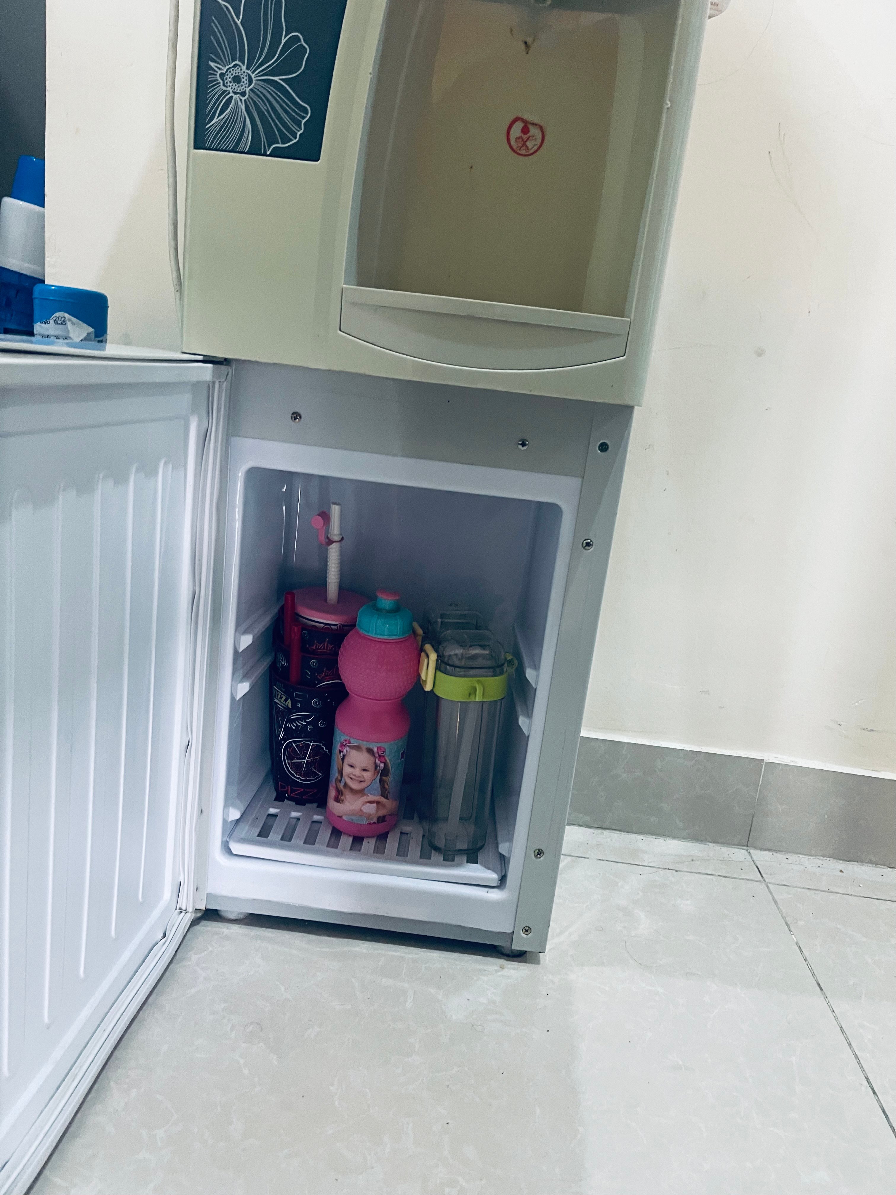 Urgent sale-Water dispenser -QAR 90/- - Image 3