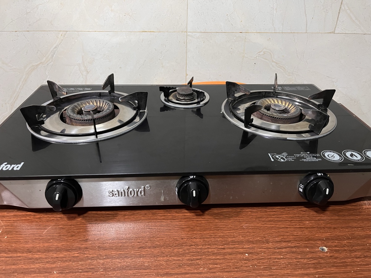 Gas stove with regulator for sale - Image 1