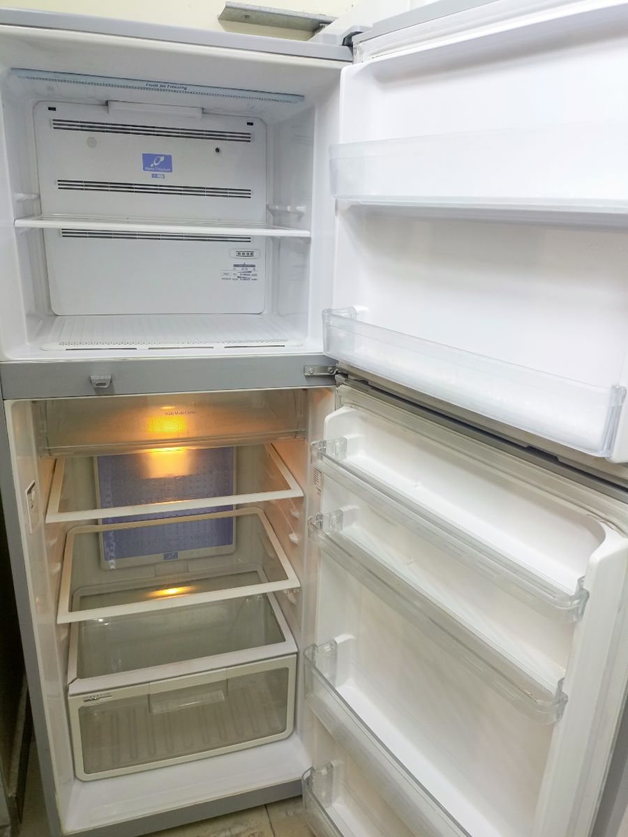 Hitachi refrigerator - Image 2