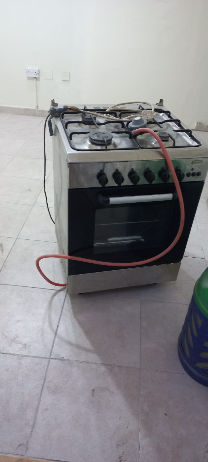 Good condition 4 burner stove for sale. - Image 1