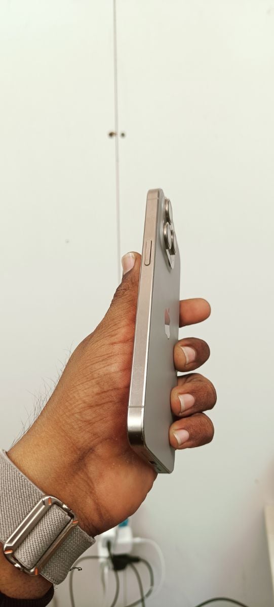 Iphone 15 pro max 256GB WITH CABLE - Image 4