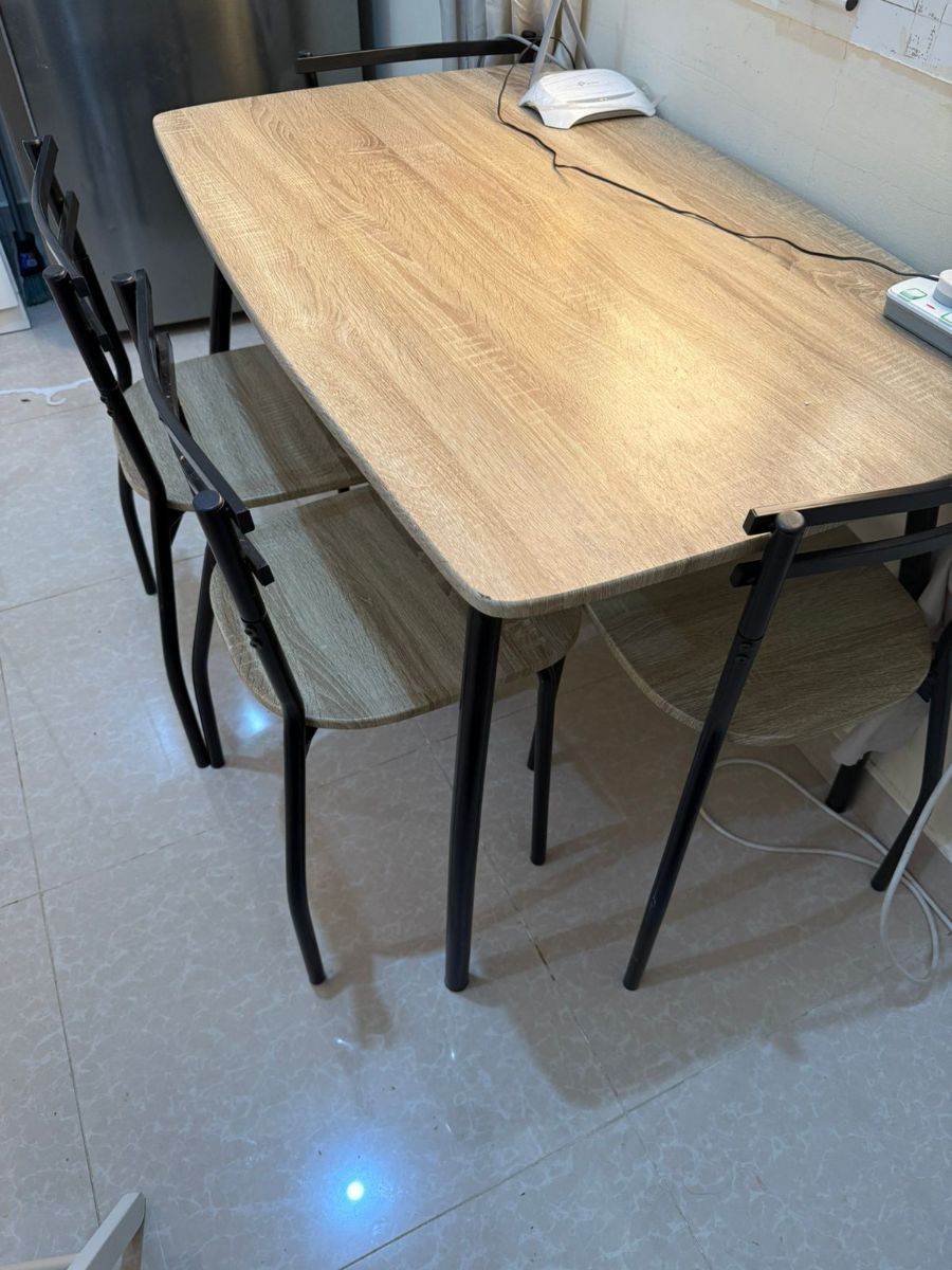 Table with 4 chairs - Image 2