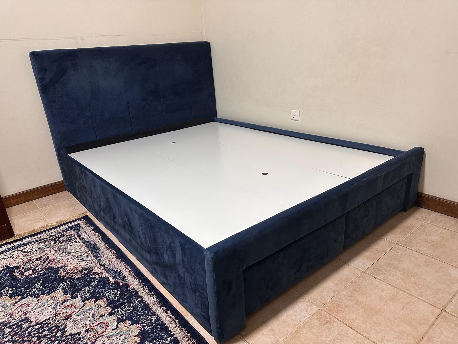 Bed with mattress in good condition - Image 3