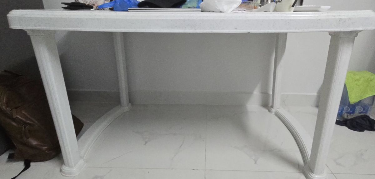 Nilkamal full size plastic table in good condition - Image 1
