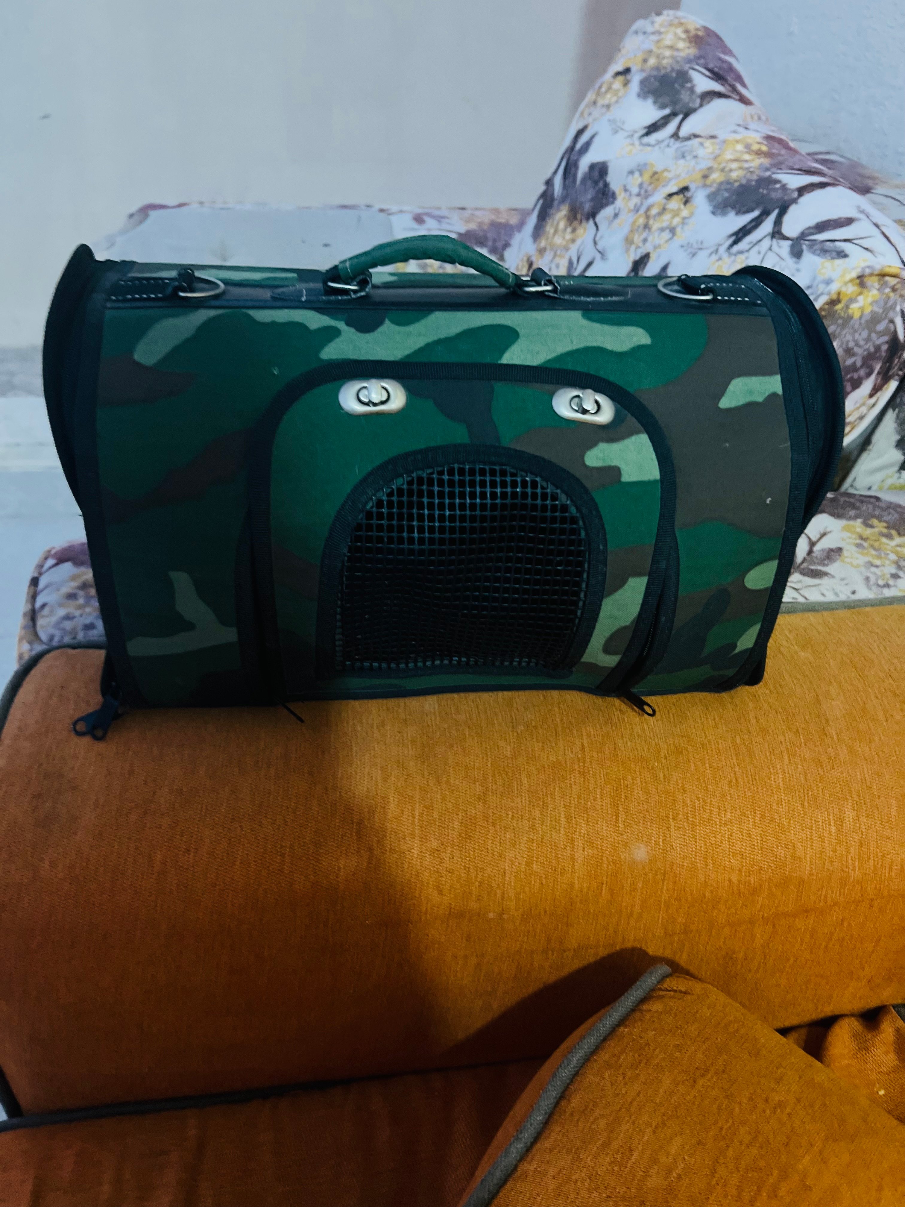 Portable Pet Travel Bag – Ventilated & Easy to Carry - Image 1