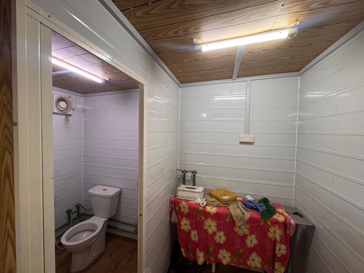 Portable cabin with washroom for urgent sale - Image 4