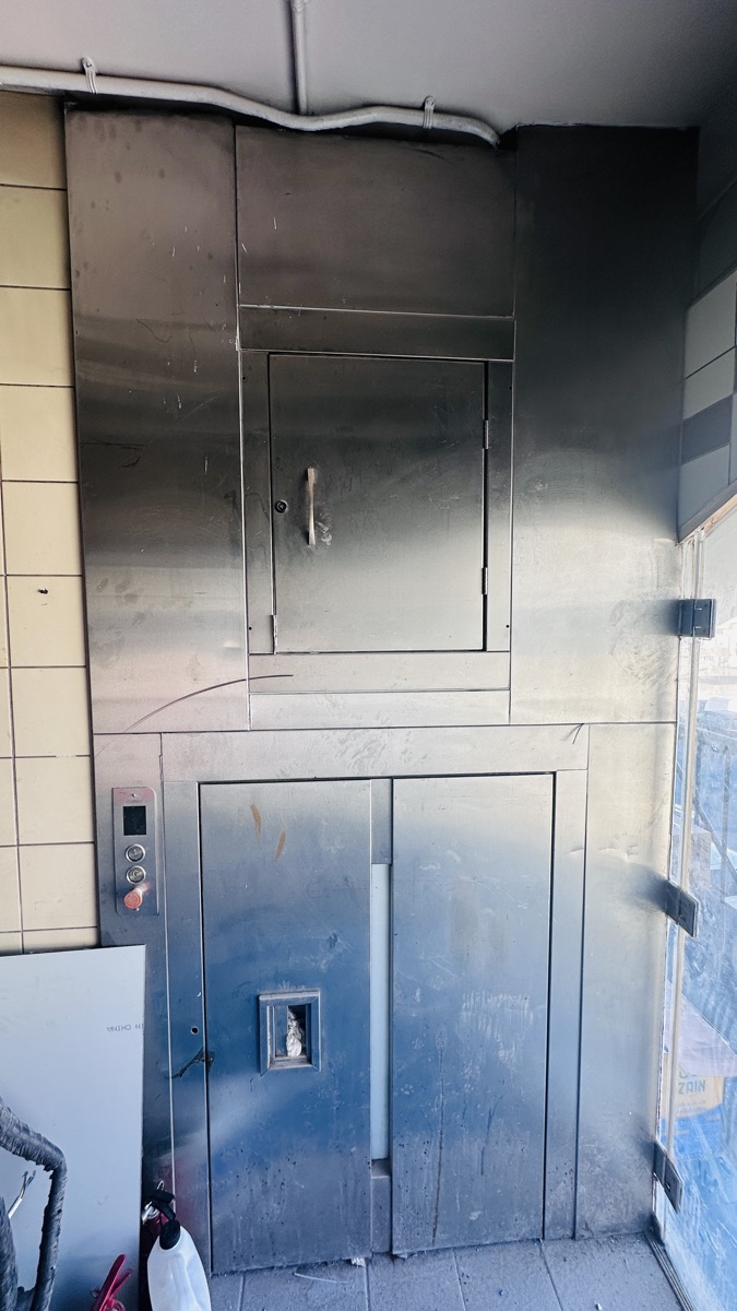 Small frieght elevator - Image 2