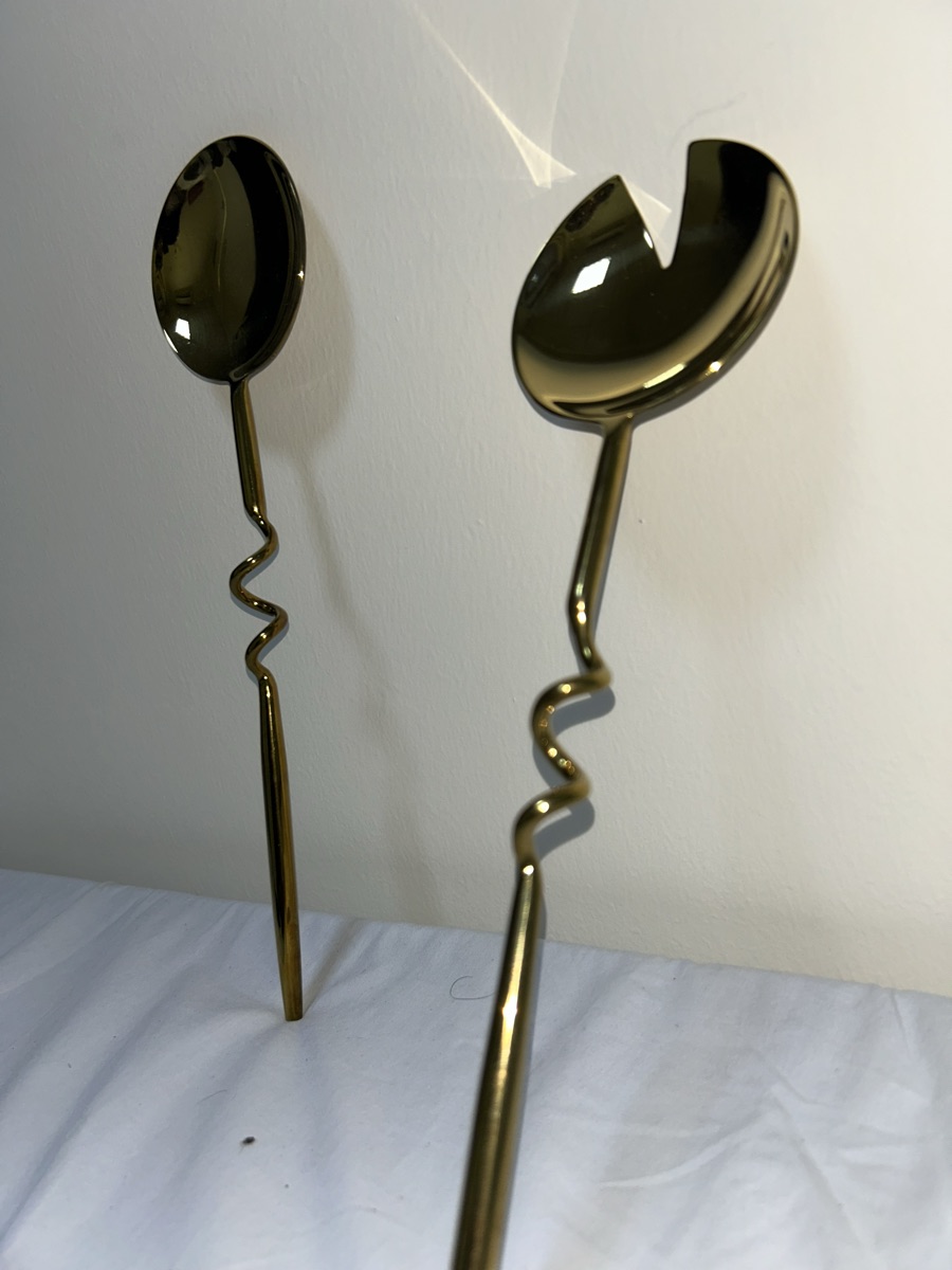 gold-effect serving spoon and fork set with a twisted handle design - Image 3
