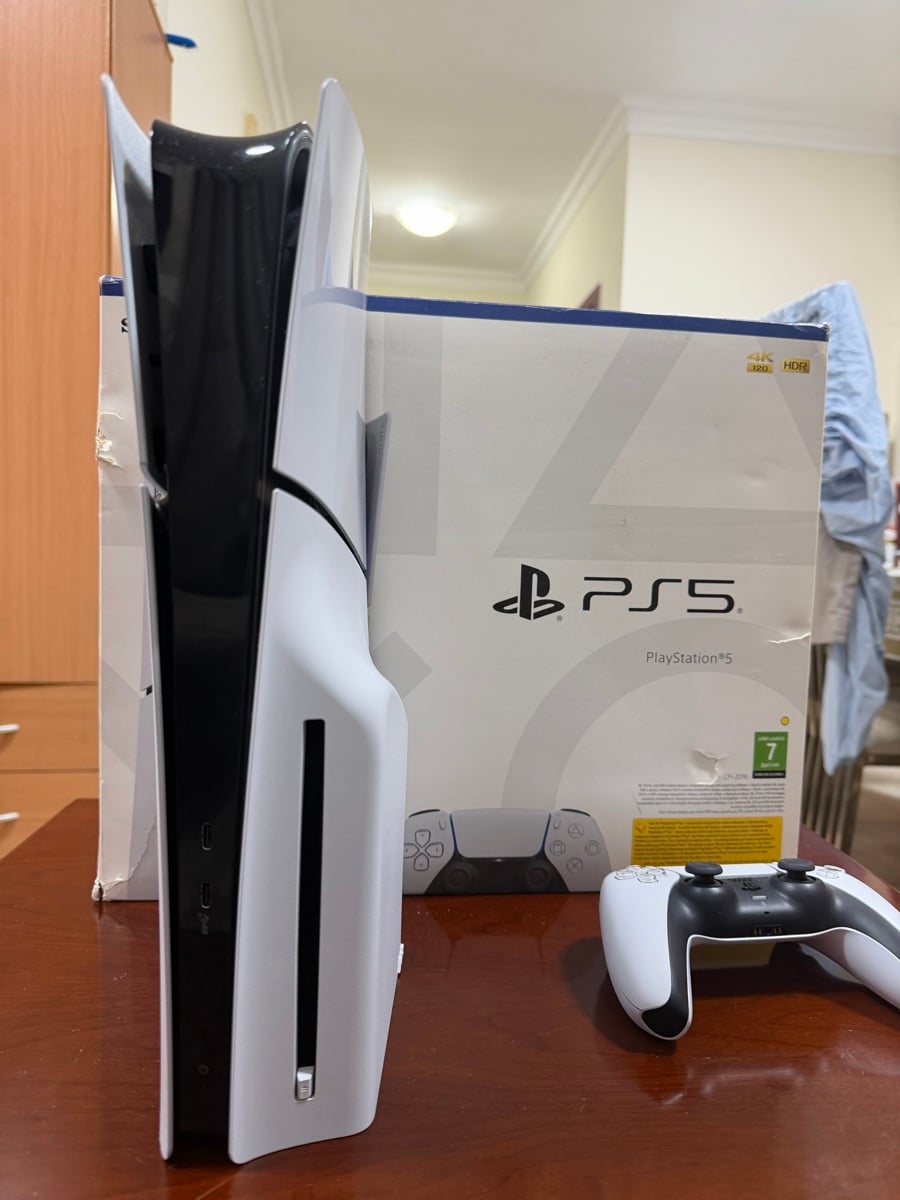 PS5 Disc Version with 2 Games & full box (825Gb) - Image 4