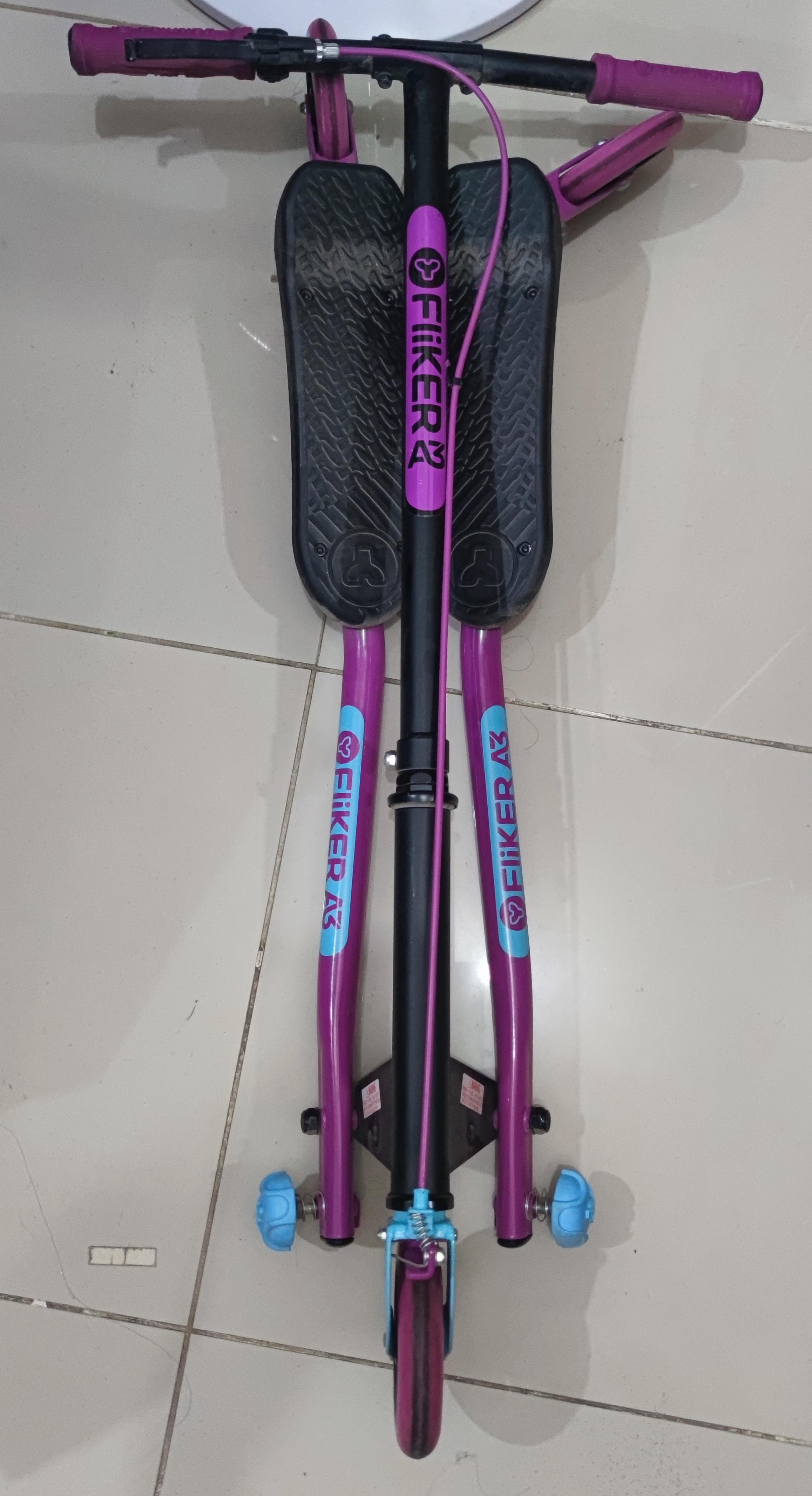 Y FLIKER A3 HEIGHT ADJUSTABLE BIKE - Image 2