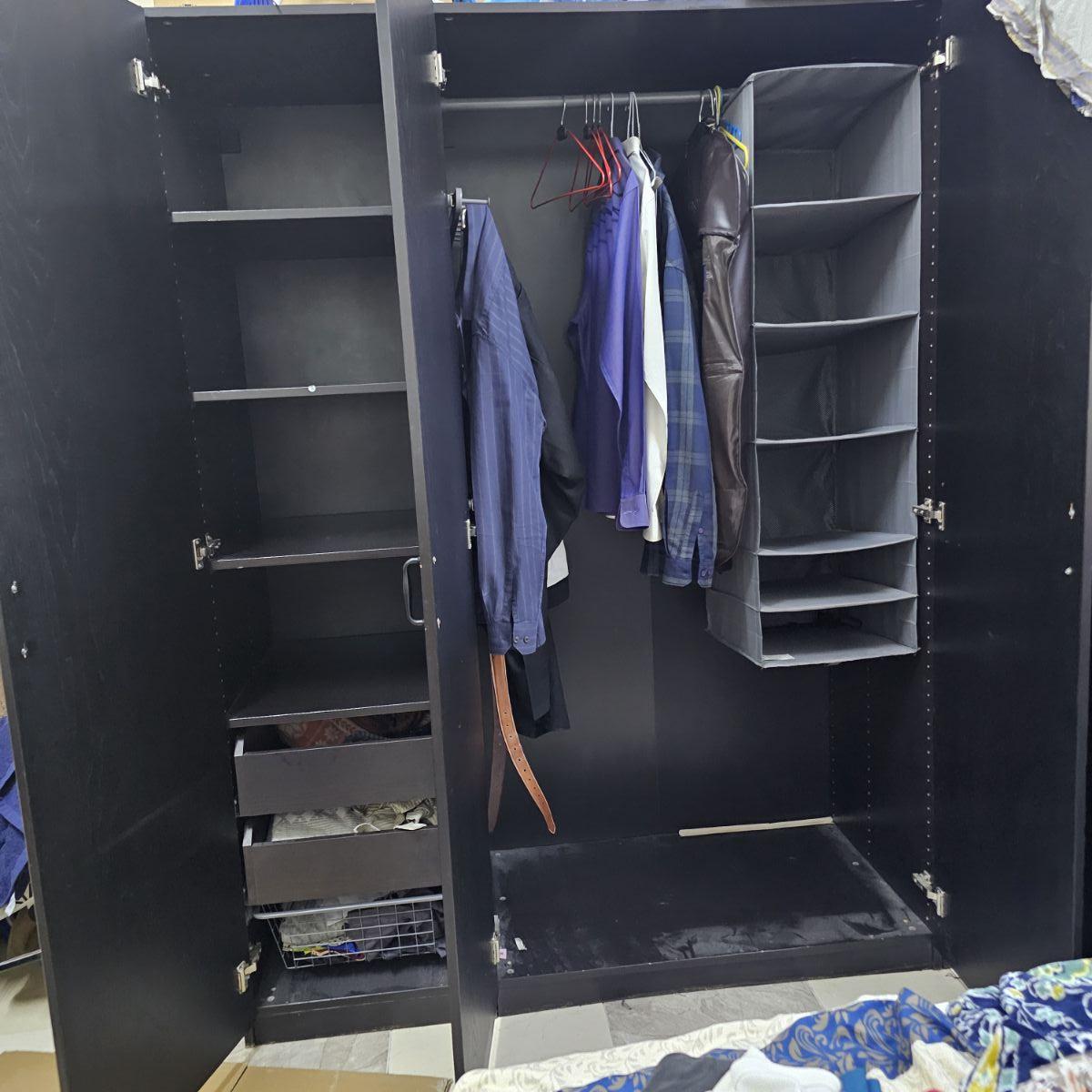IKEA PAX wardrobe set - 6 doors - Image 3
