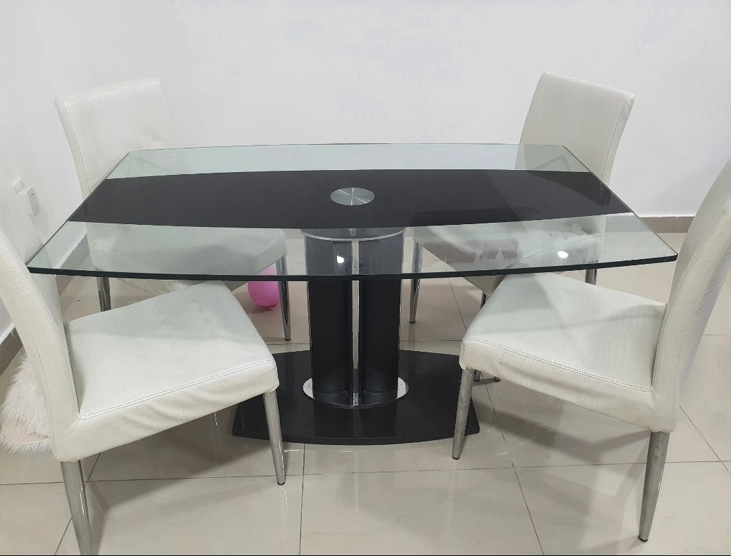 Dining table for sale very good condition - Image 2