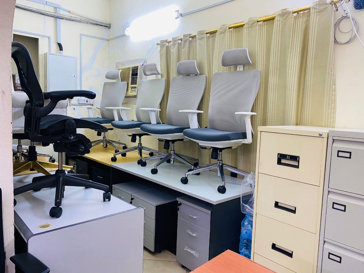 Used office furniture buy sell in Qatar 55157083 - Image 5