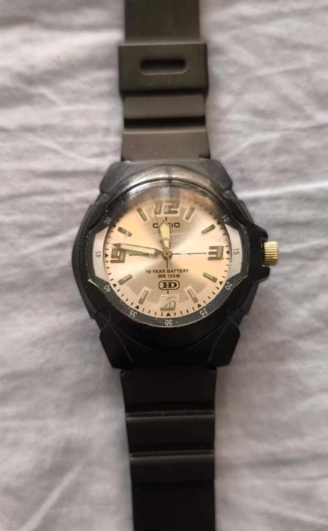 Men watch and women watch  - Image 17