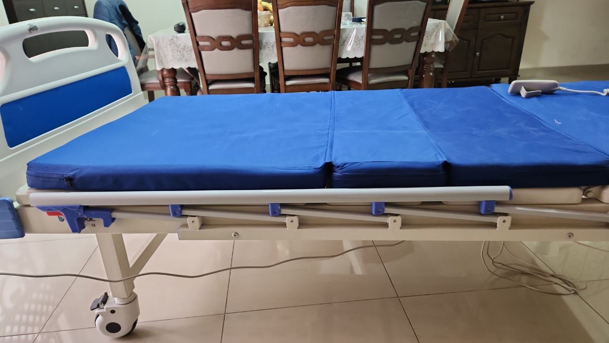Medical Bed - Image 2