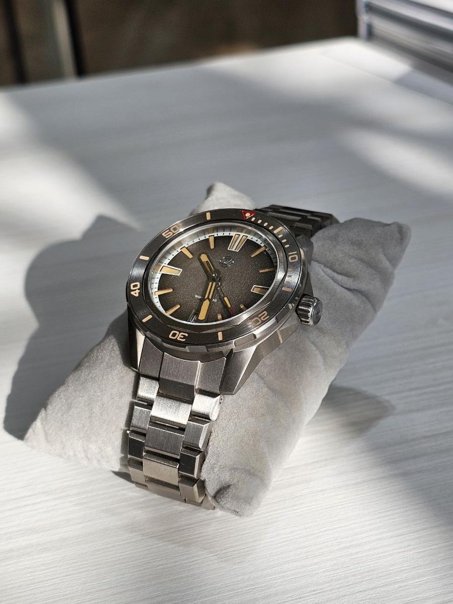 Limited Edition - Zelos Swordfish Desert Sand Titanium - Image 4