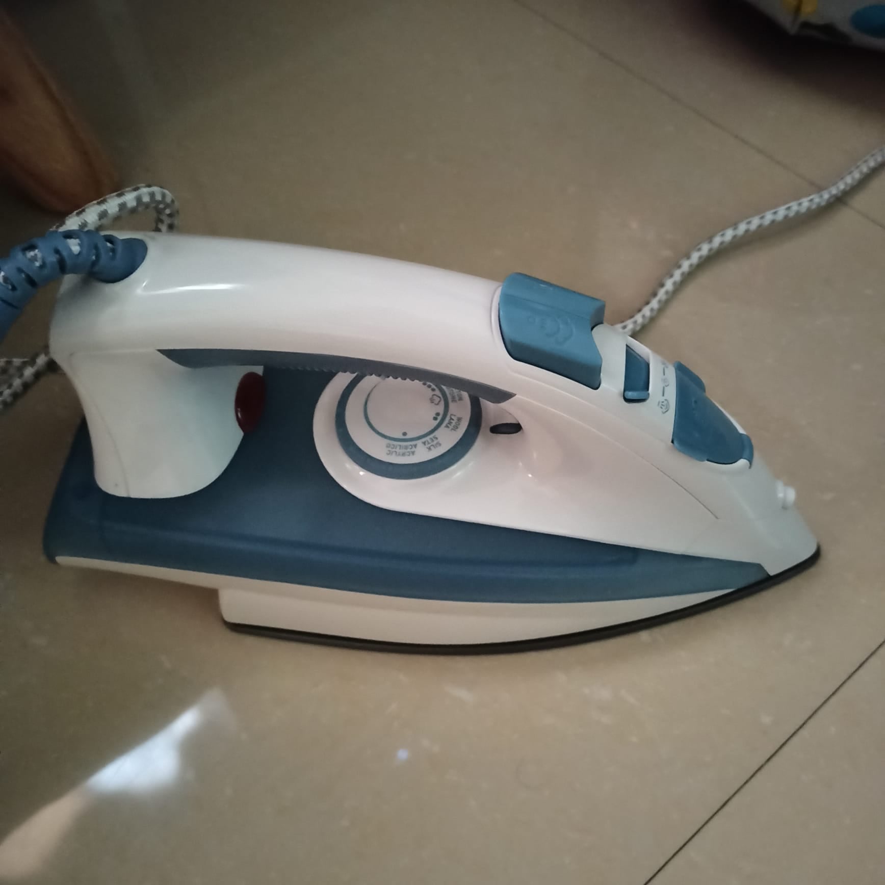 Iron 2200 Watts  - Image 6