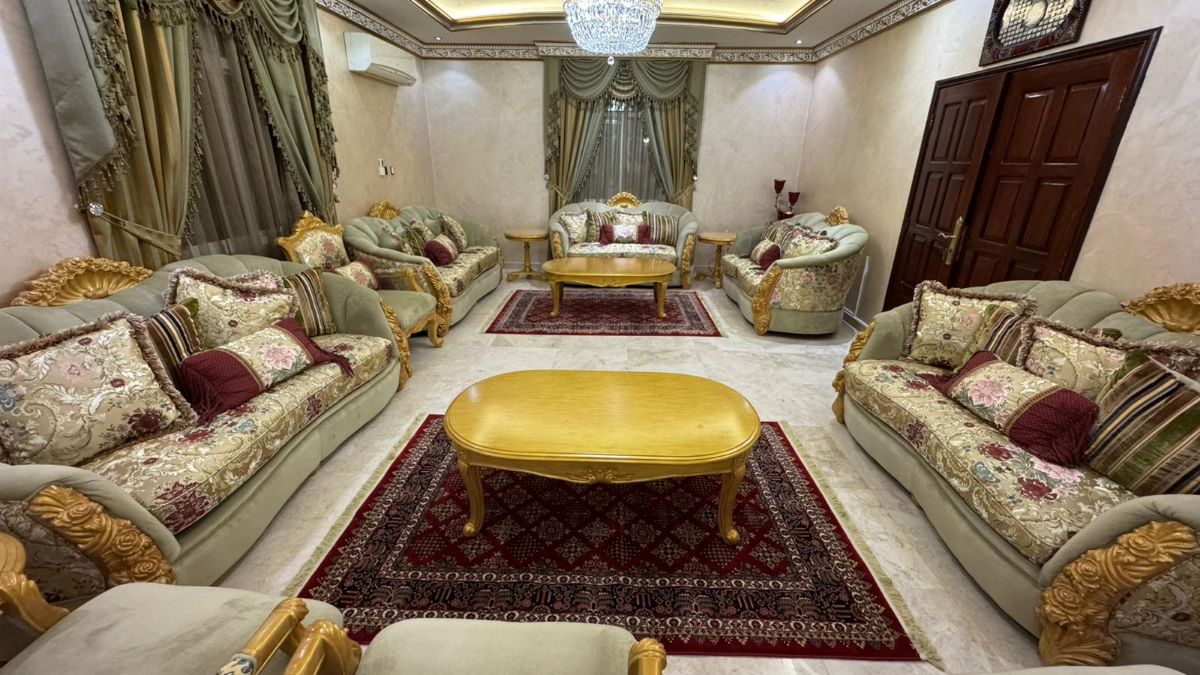Sofas and chairs and tables - Image 10