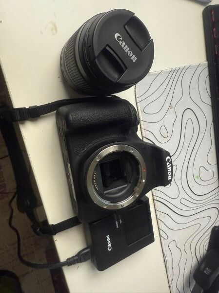 Canon EOS 2000D { like new } - Image 3