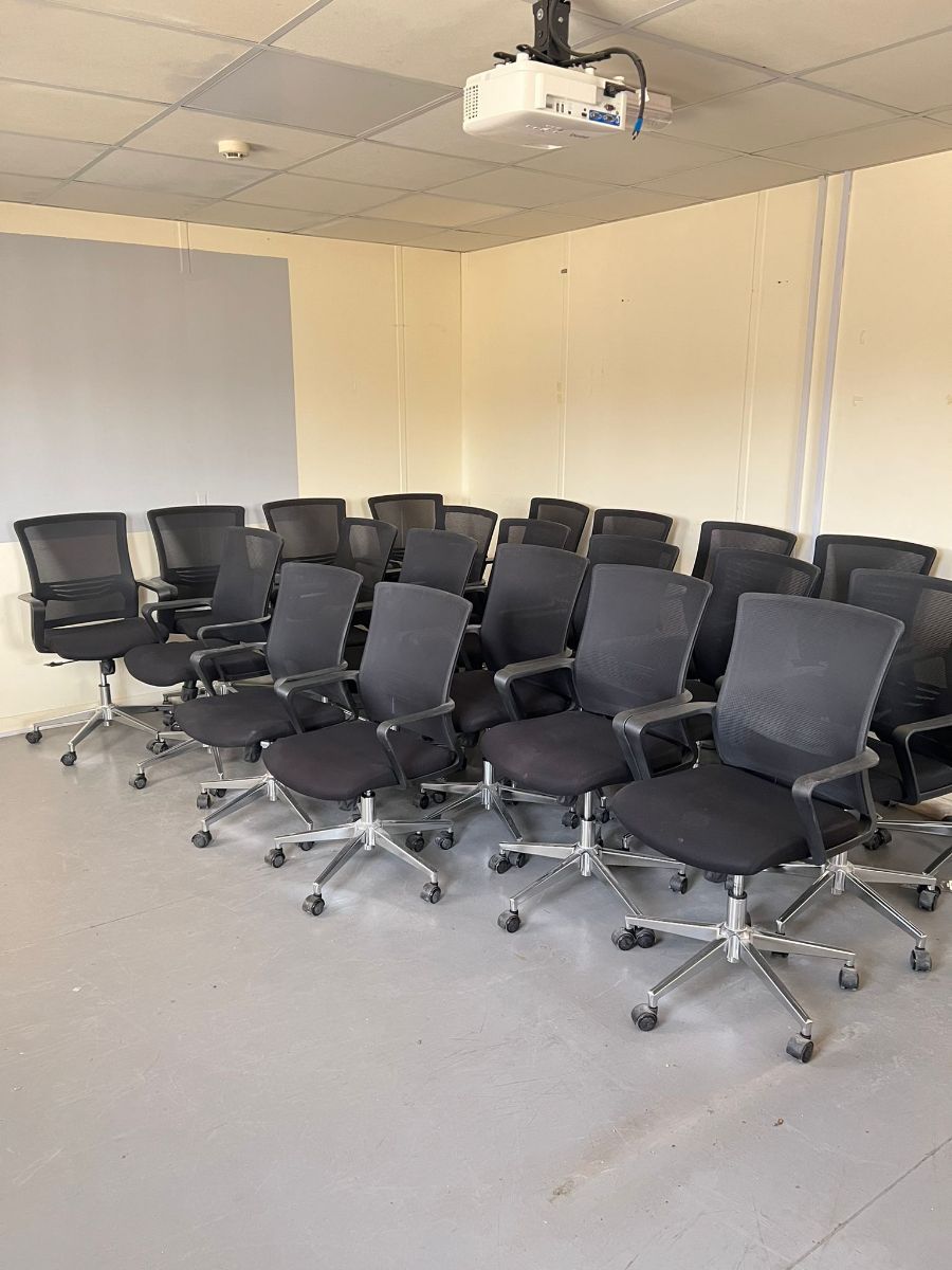 Used office furniture buy and selling 33740365 - Image 4