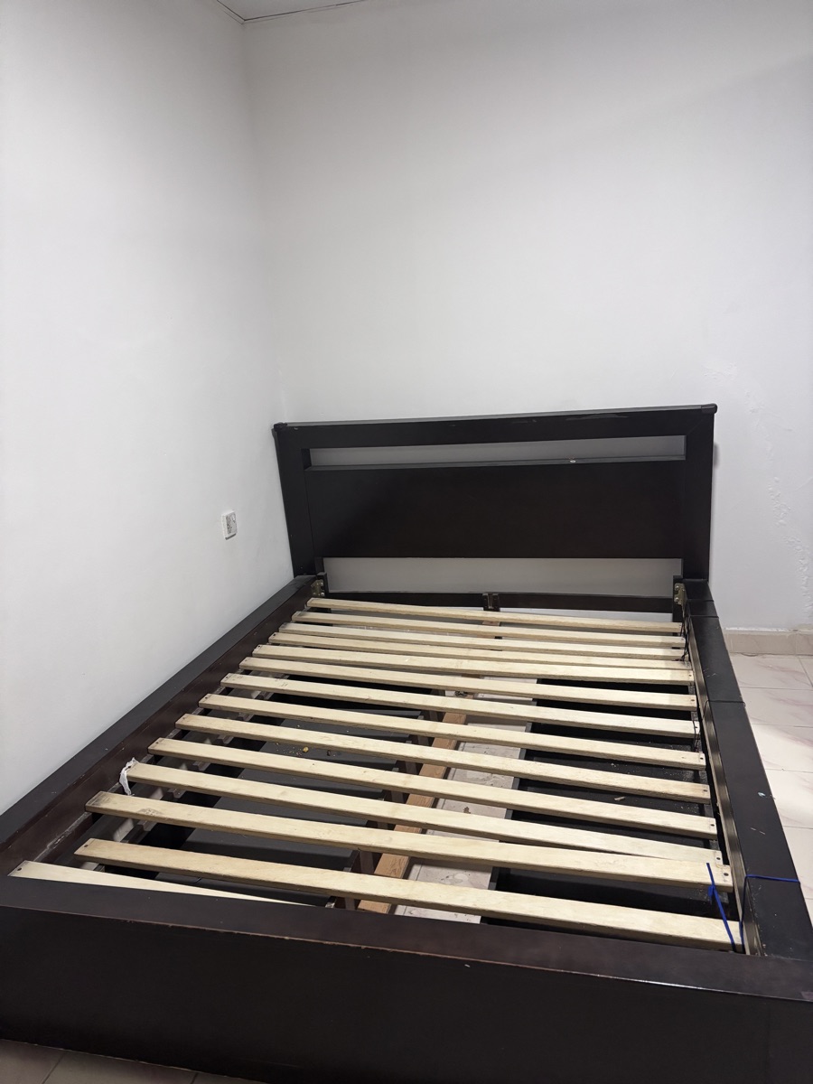 Bed witout matress - Image 1