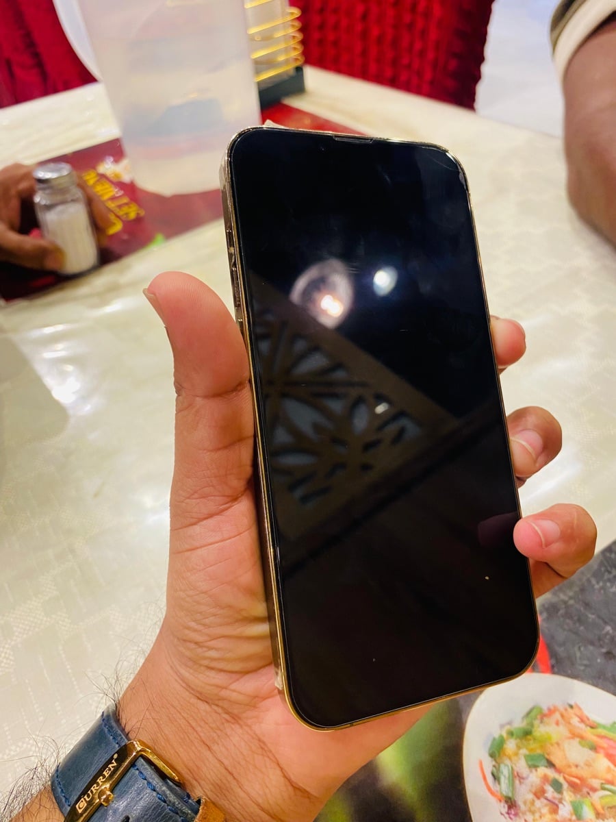 I phone 13 pro max 256gb gold - Image 5