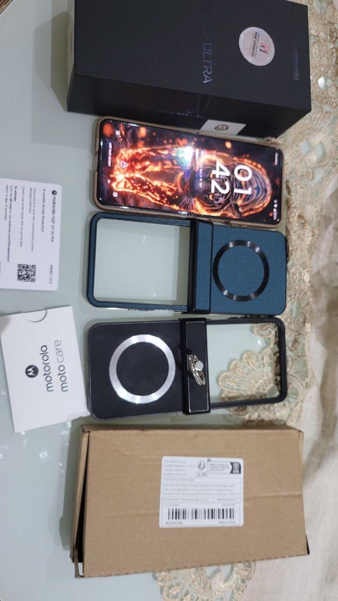 Motorolla razr ultra 60 2025 - Image 1