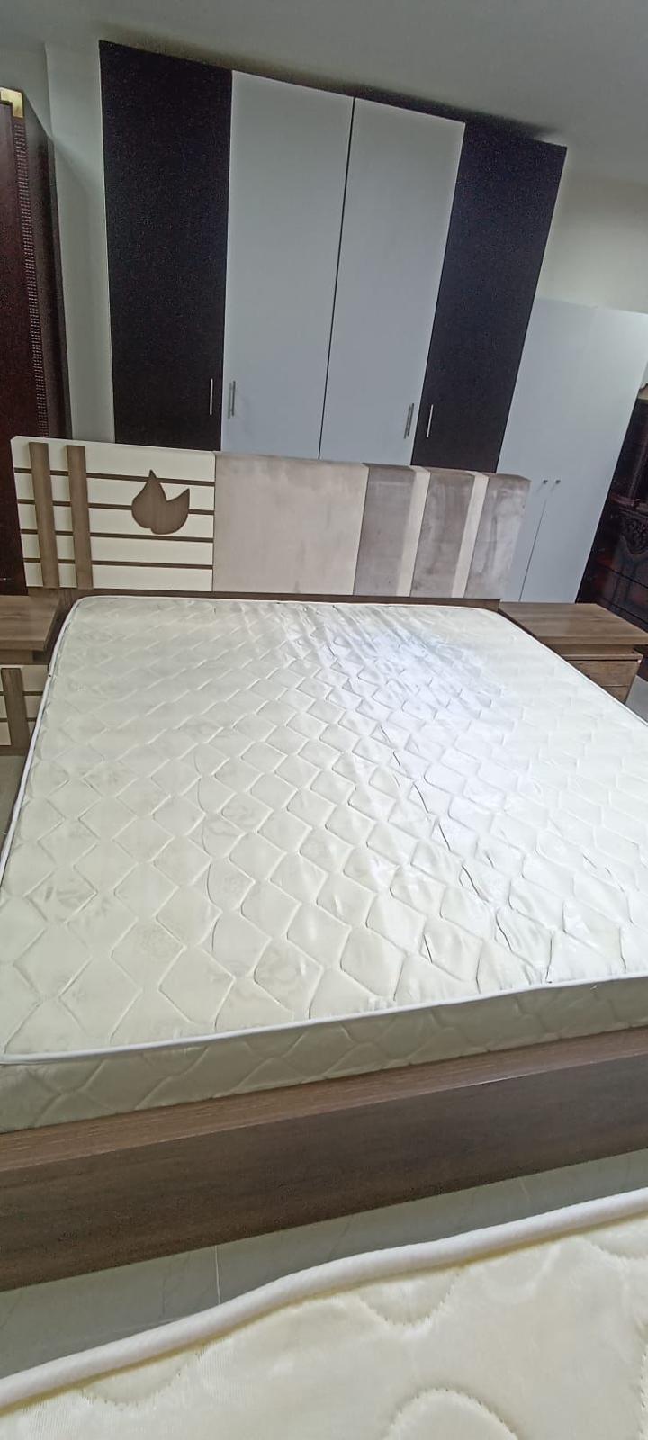 bed with two side tables - Image 4