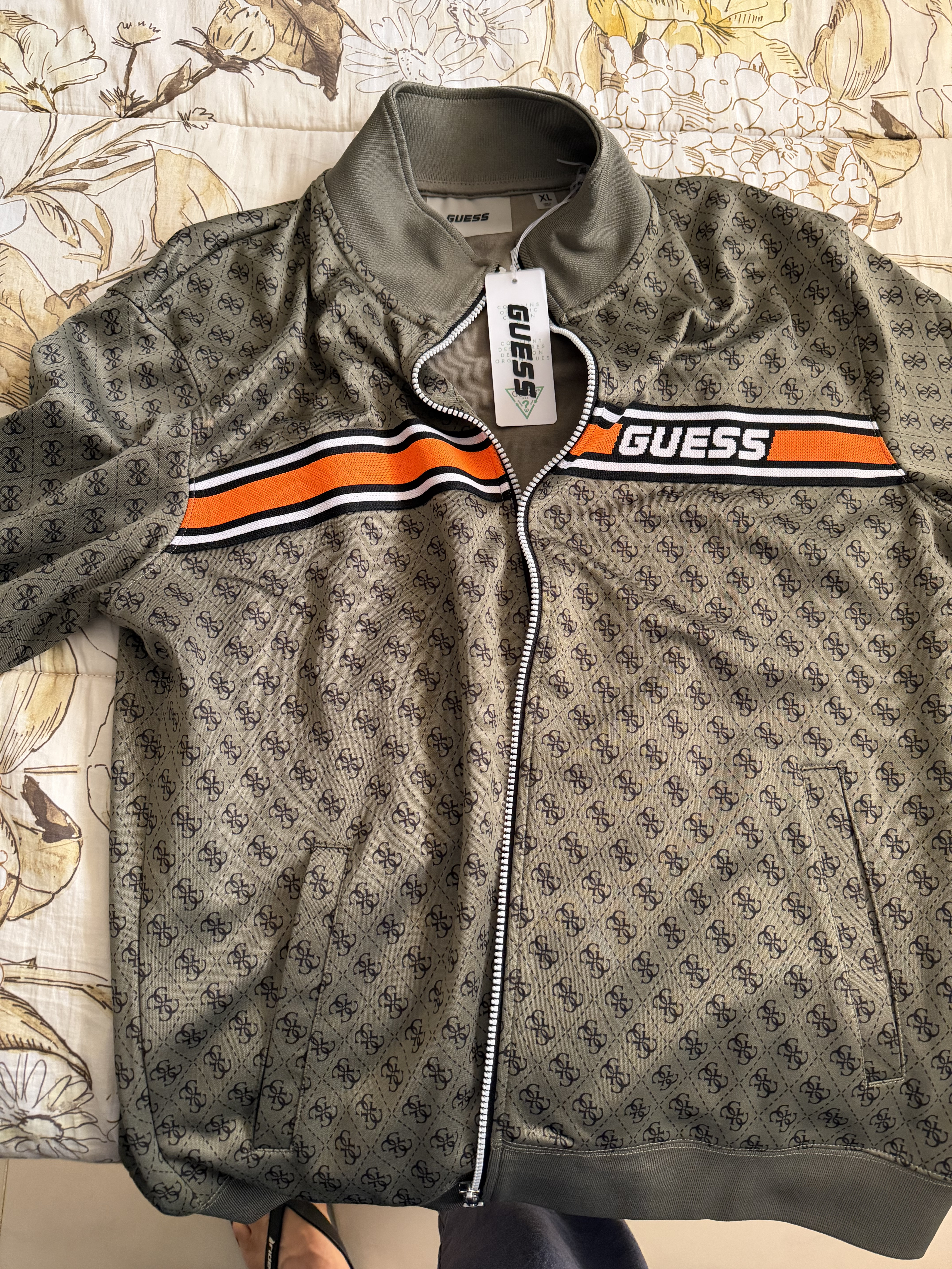 2 sweatshirts,, size XL,,, 150 each one… 250 for 2 pcs - Image 4