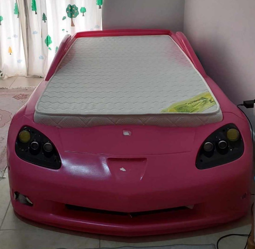 kids bed - Image 1