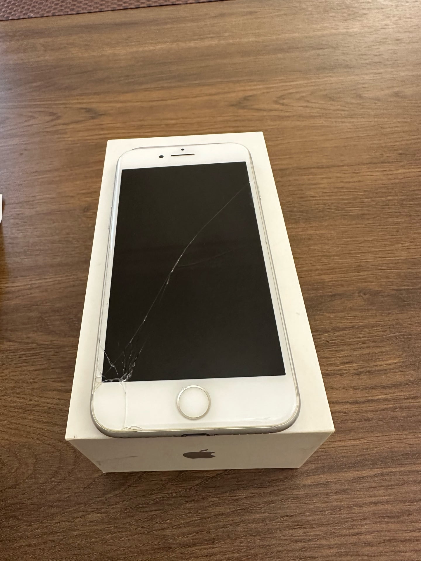 Apple IPhone 7  - Image 4