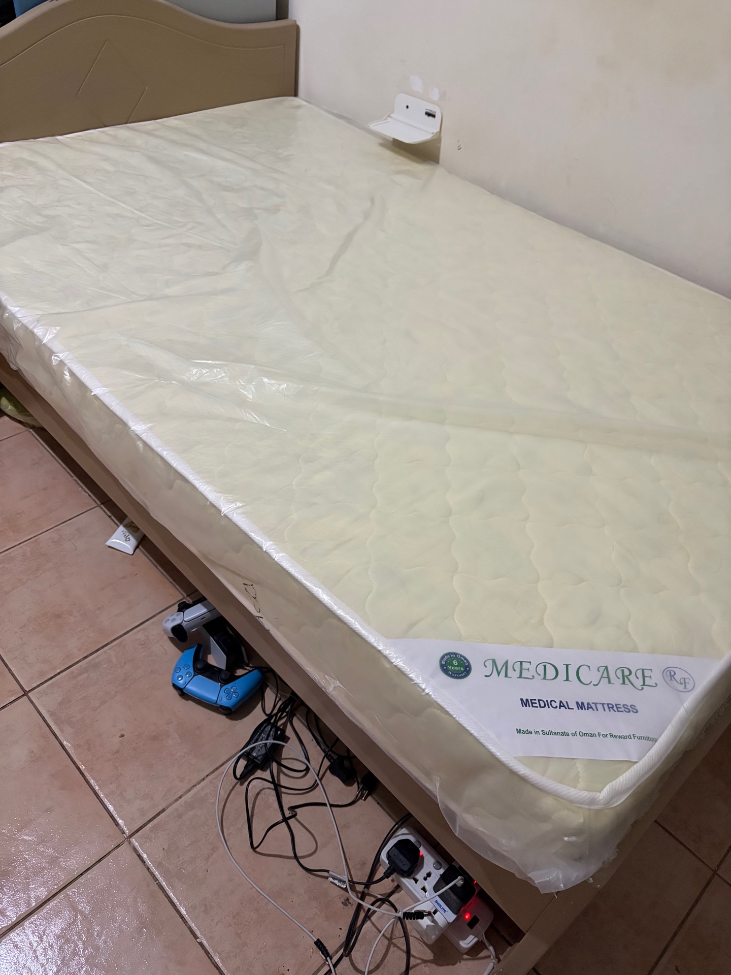 Double size bed with matress - Image 5