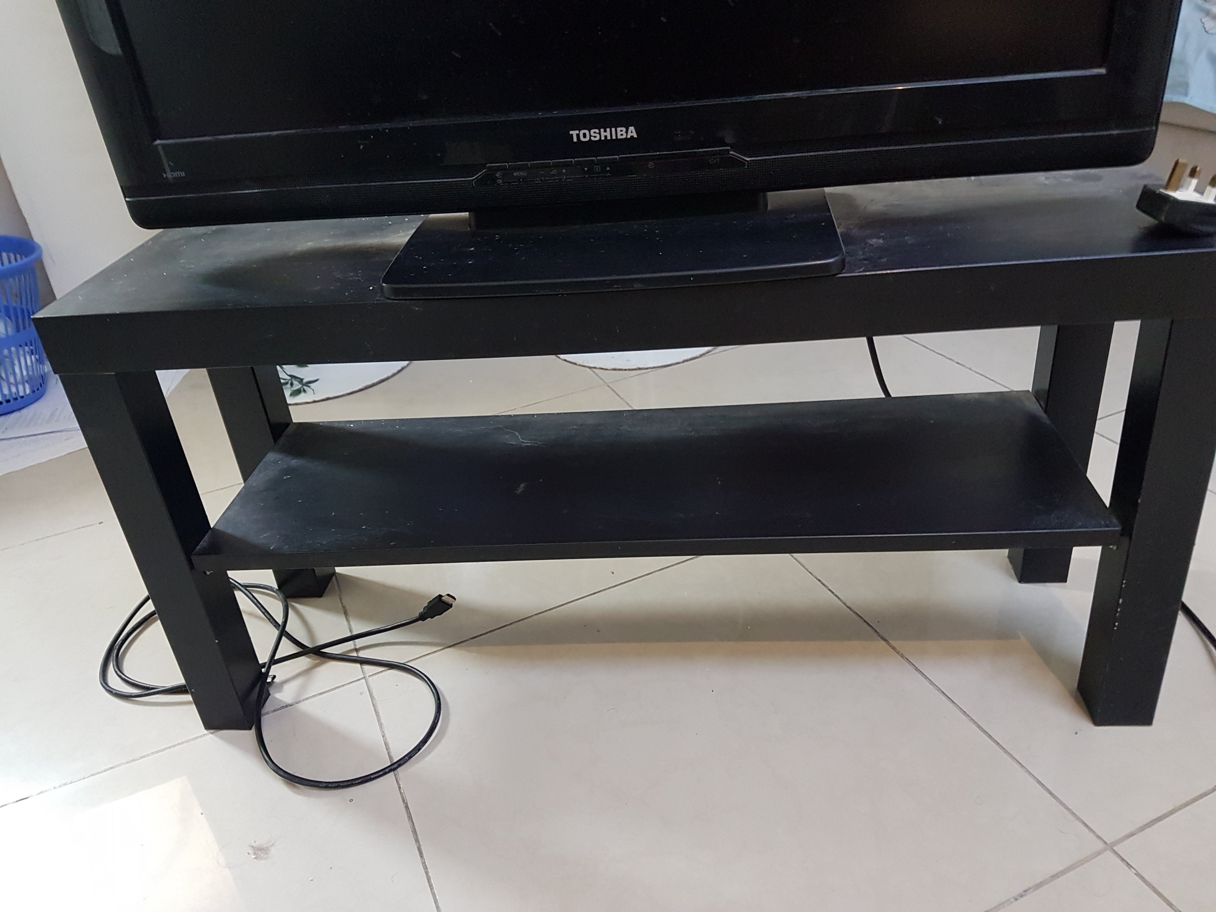 Flatscreen Toshiba 31" TV with FREE TV Stand and FREE HDMI cable - Image 3