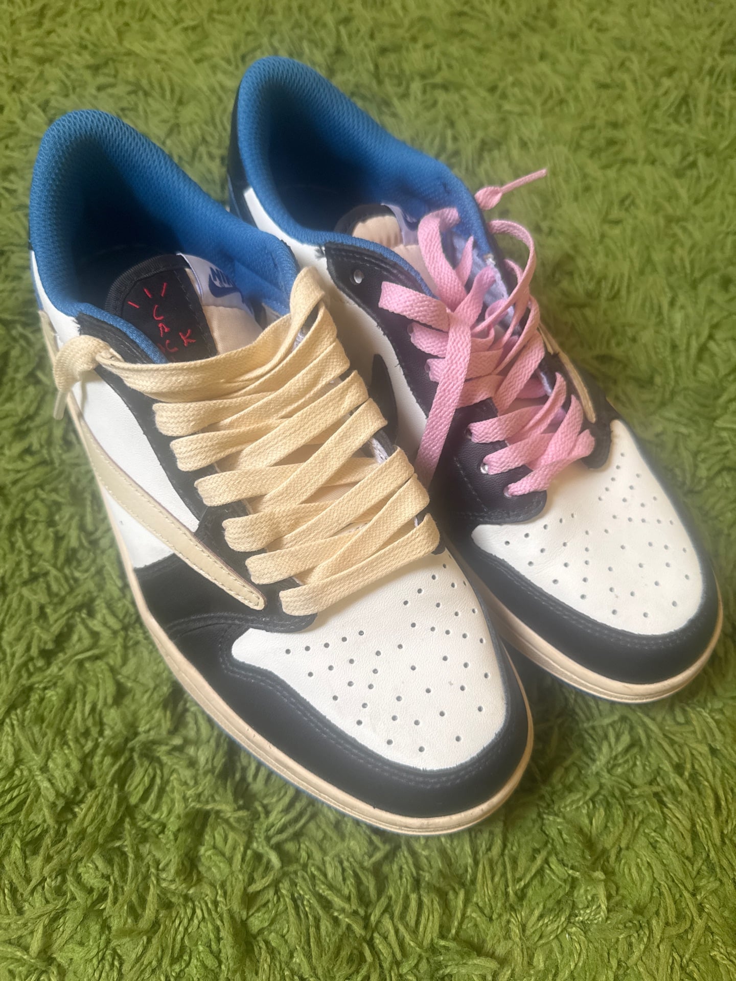 Nike shoes  - Image 4