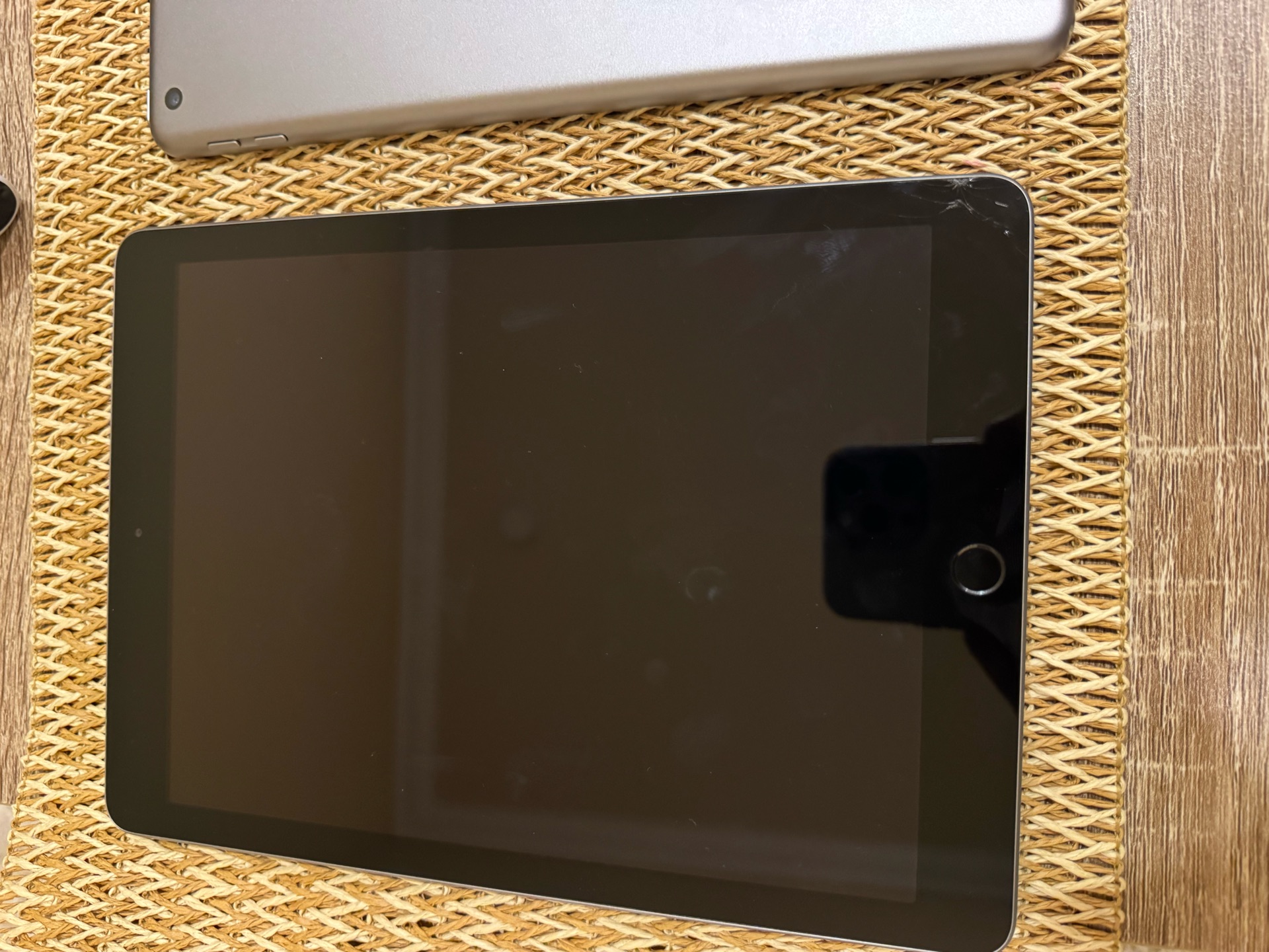 Ipad 6 and ipad 7 used - Image 6