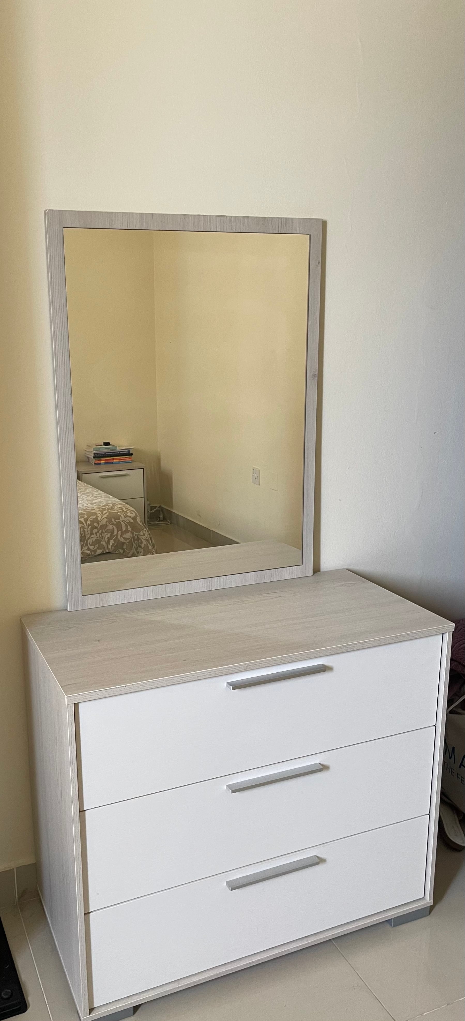 Bedroom set 4 Pieces.  - Image 3
