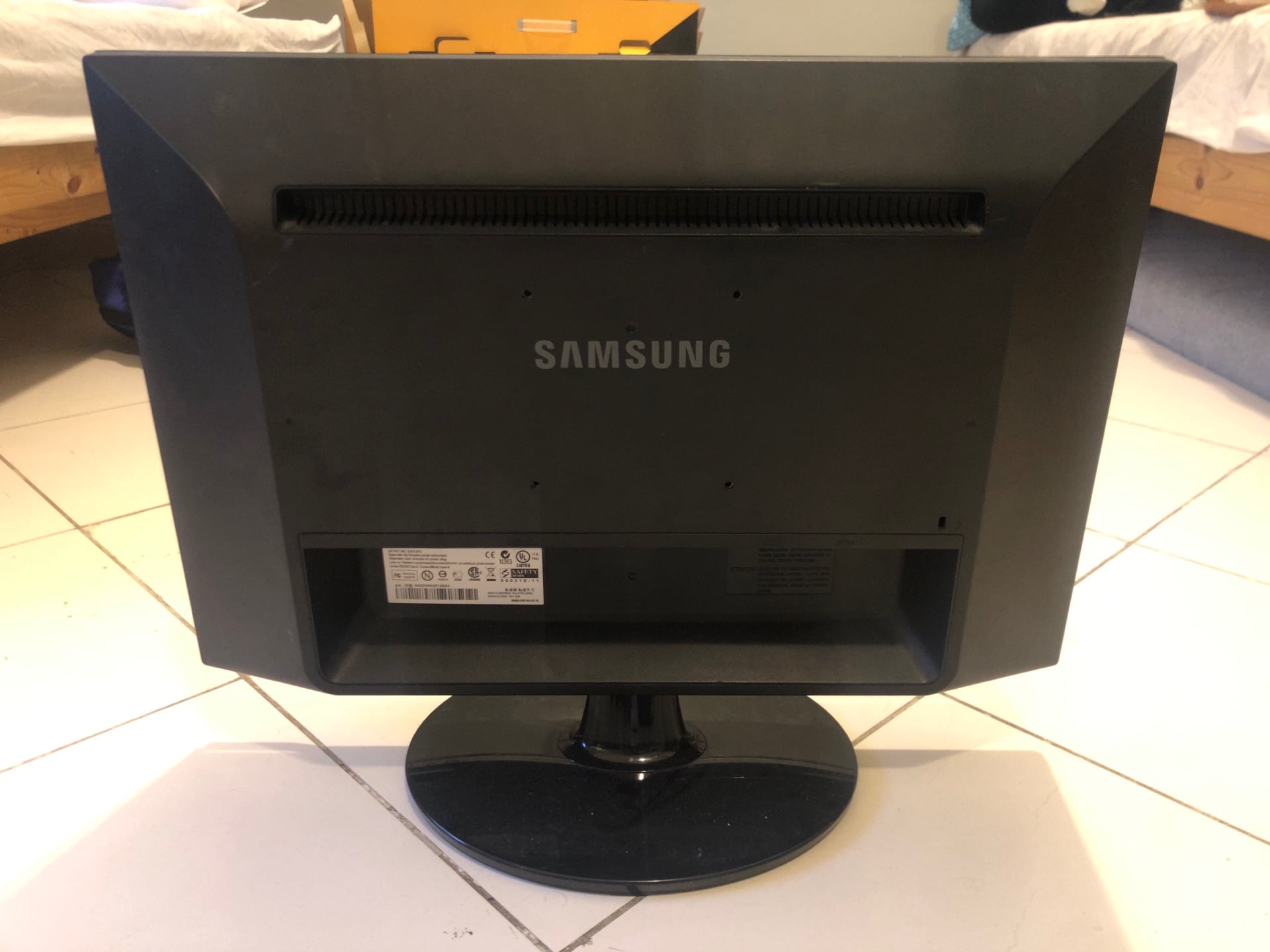 Samsung Monitor Model 2253LW - Image 2
