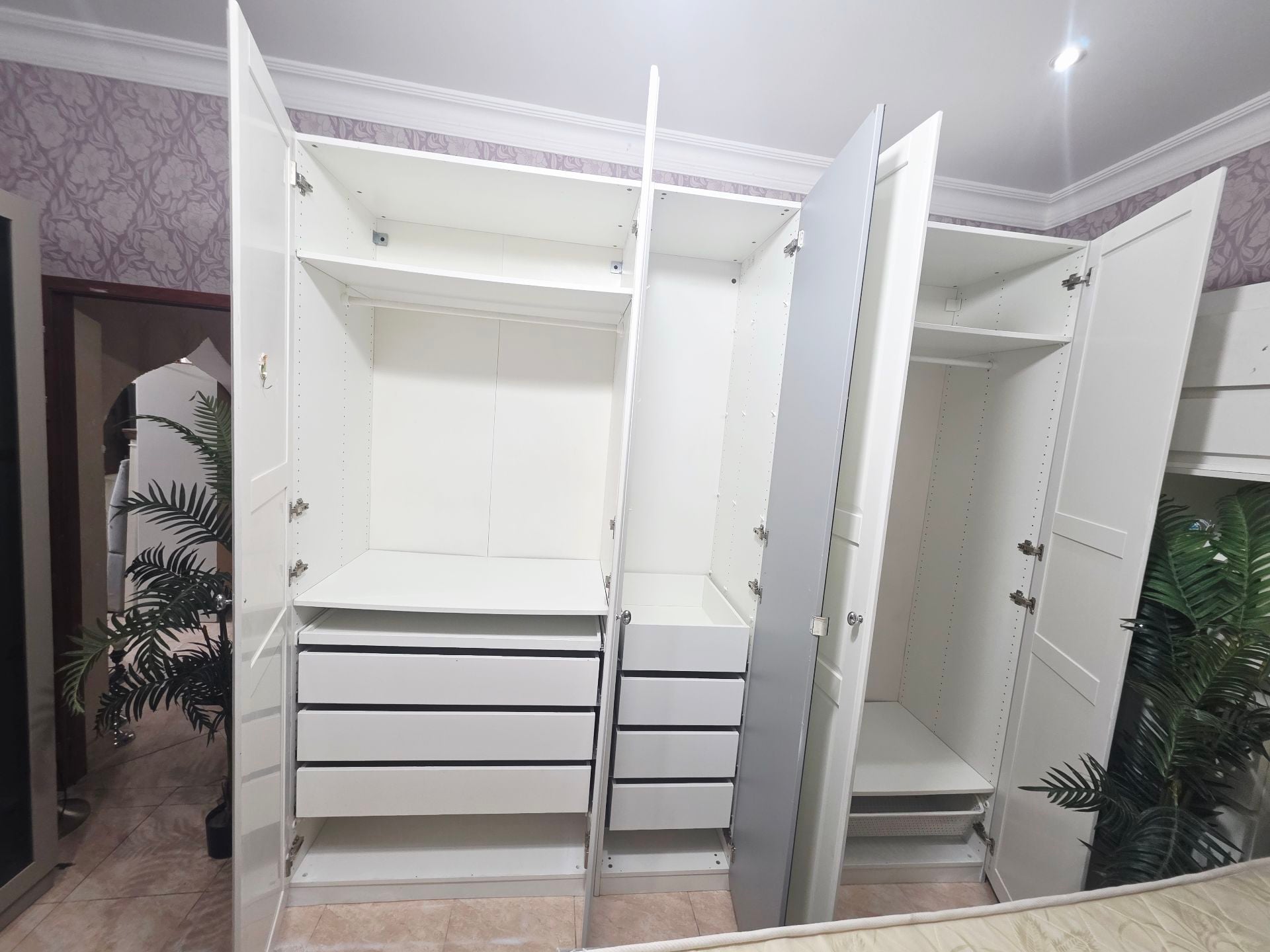 5 Door cabinet  - Image 3