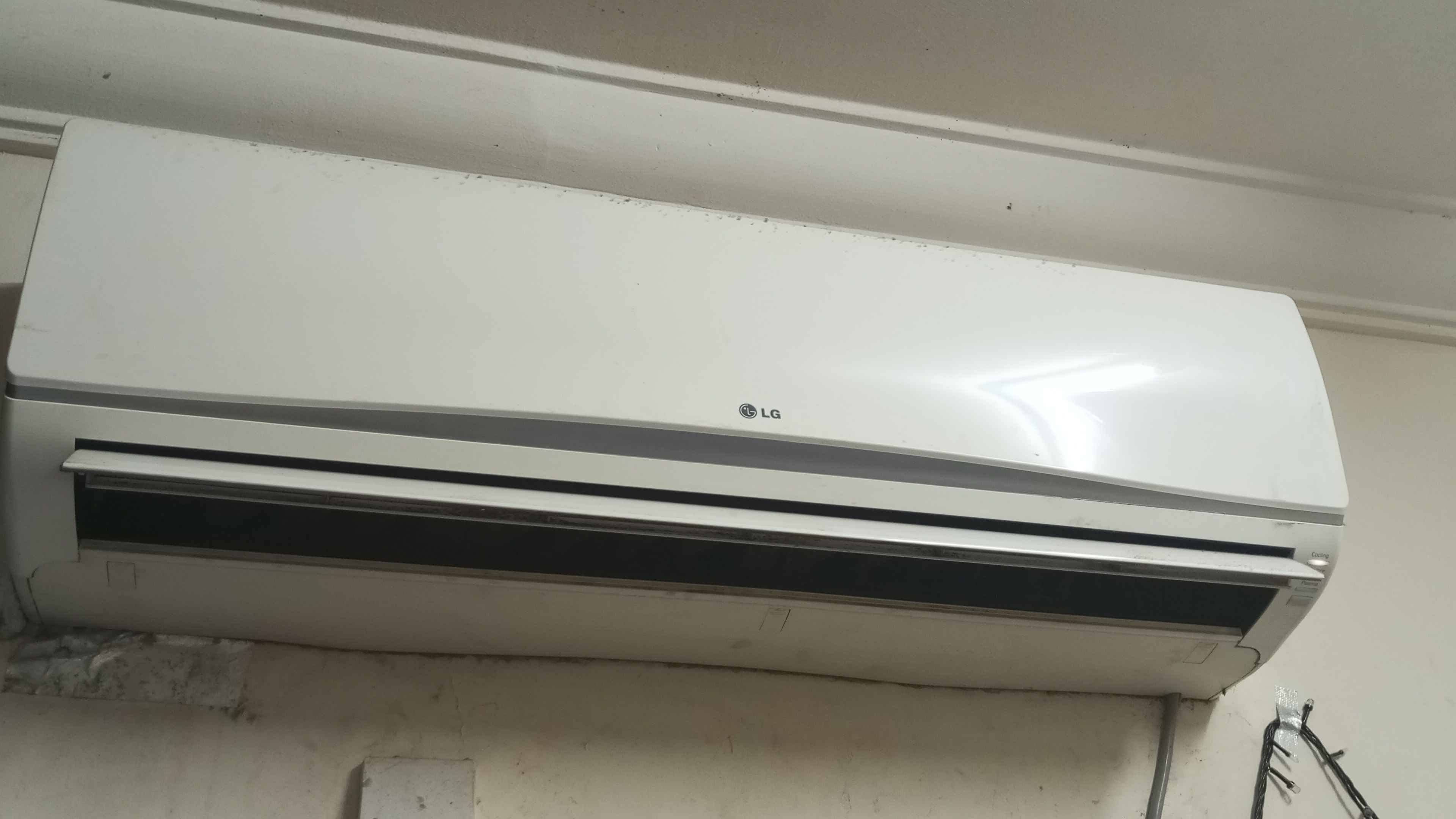 2 ton indoor 1 no + outdoor 2 no's - Image 4