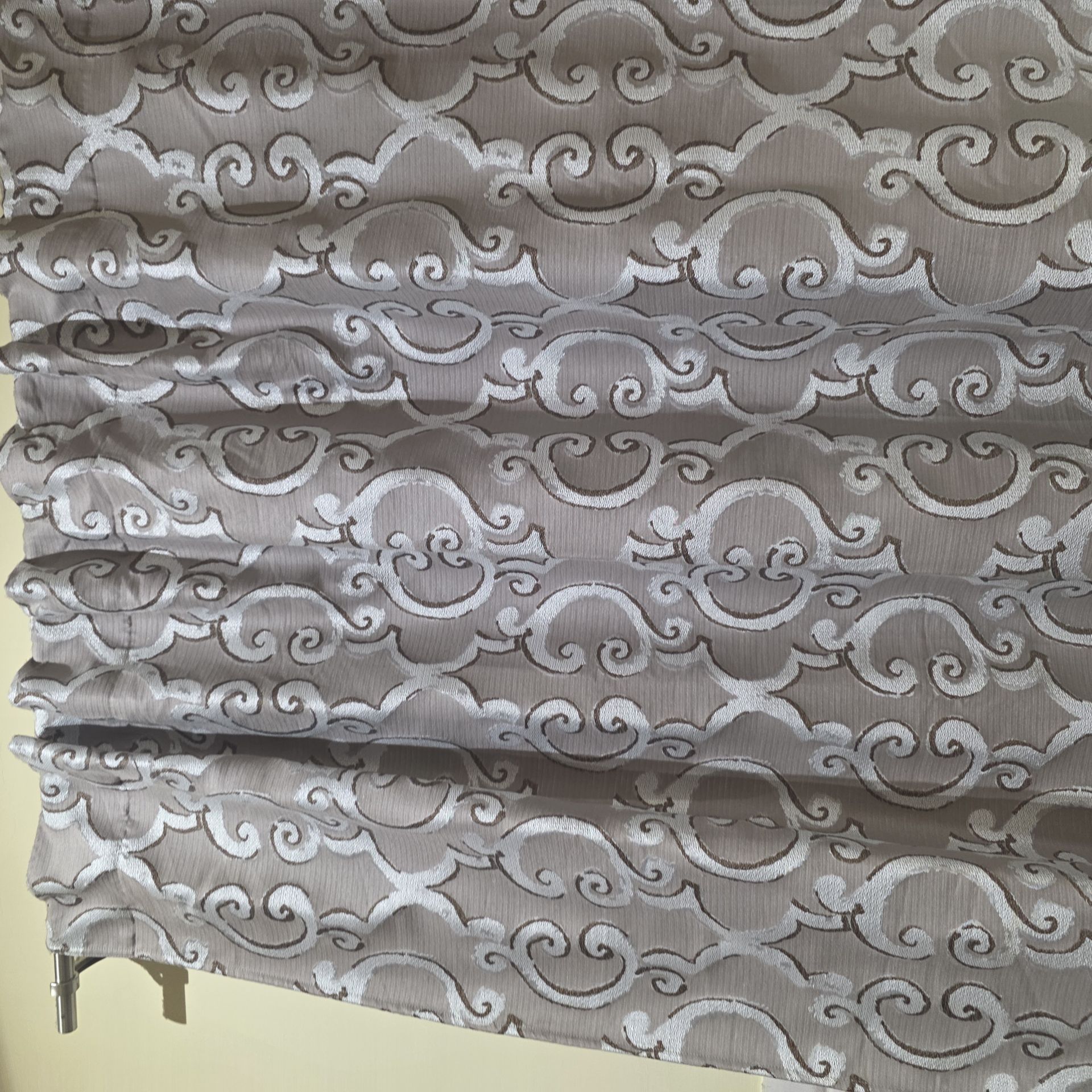 More than 10 curtains of the same pattern available - Image 1