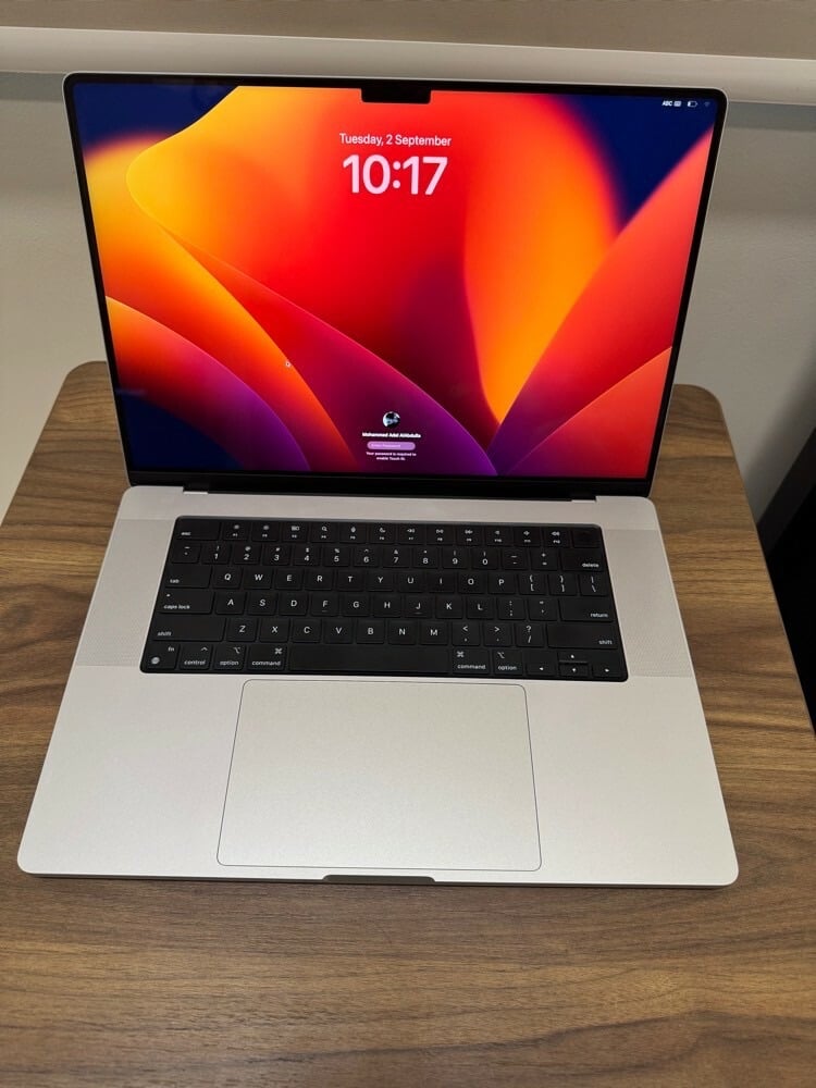 Apple M1 Max 16.2 inch - Image 1