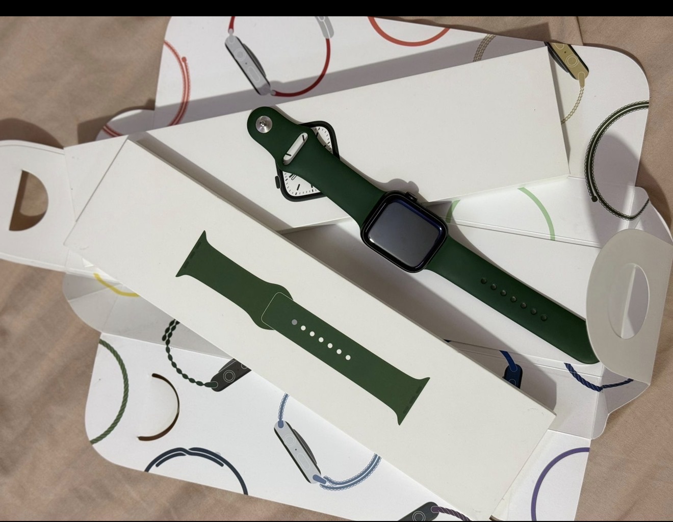 Apple Watch series7 44 mm good condition no  scratch  lady used   buy in carrefo - Image 4