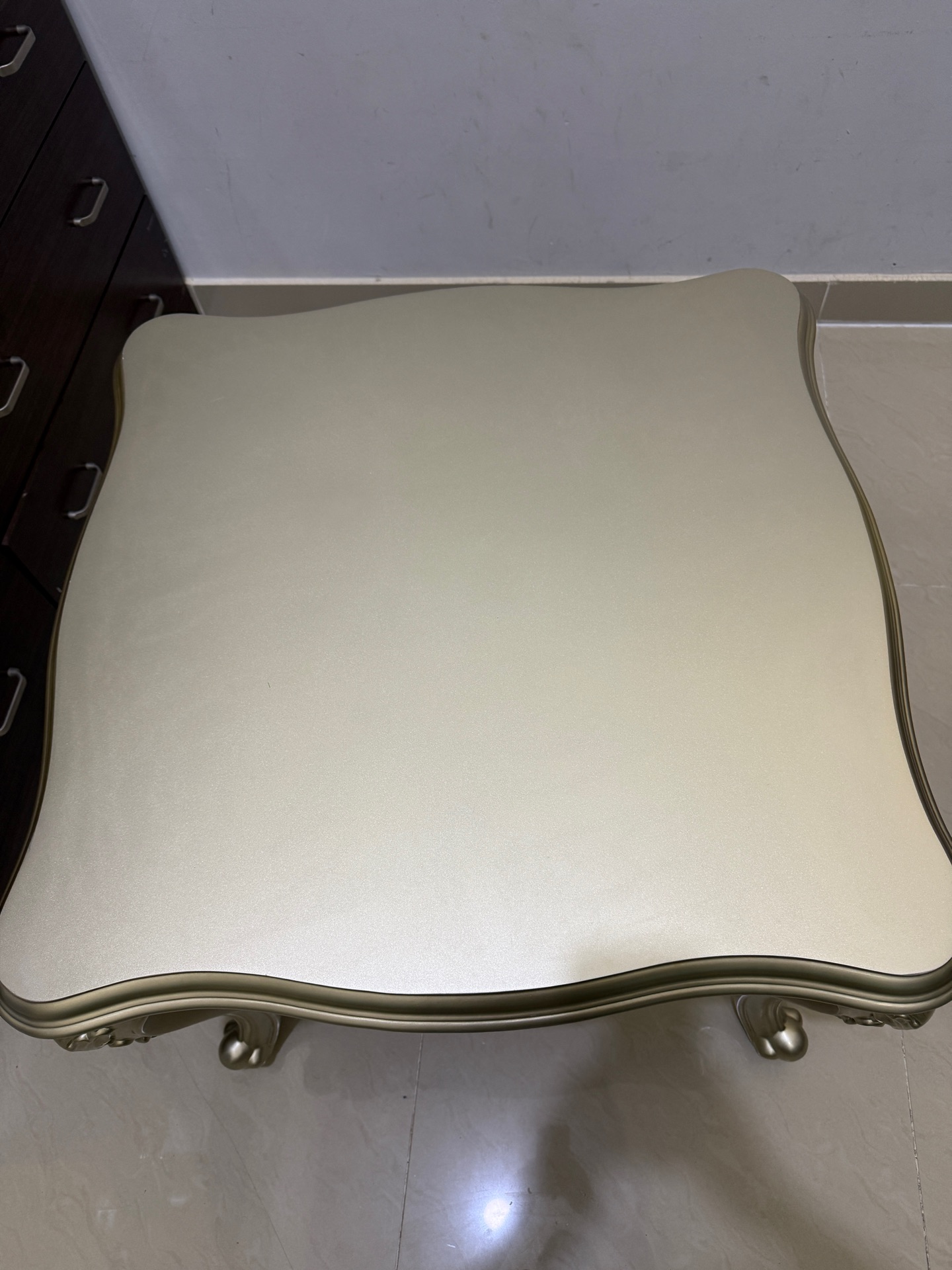 Branded small table in perferct condition - Image 3