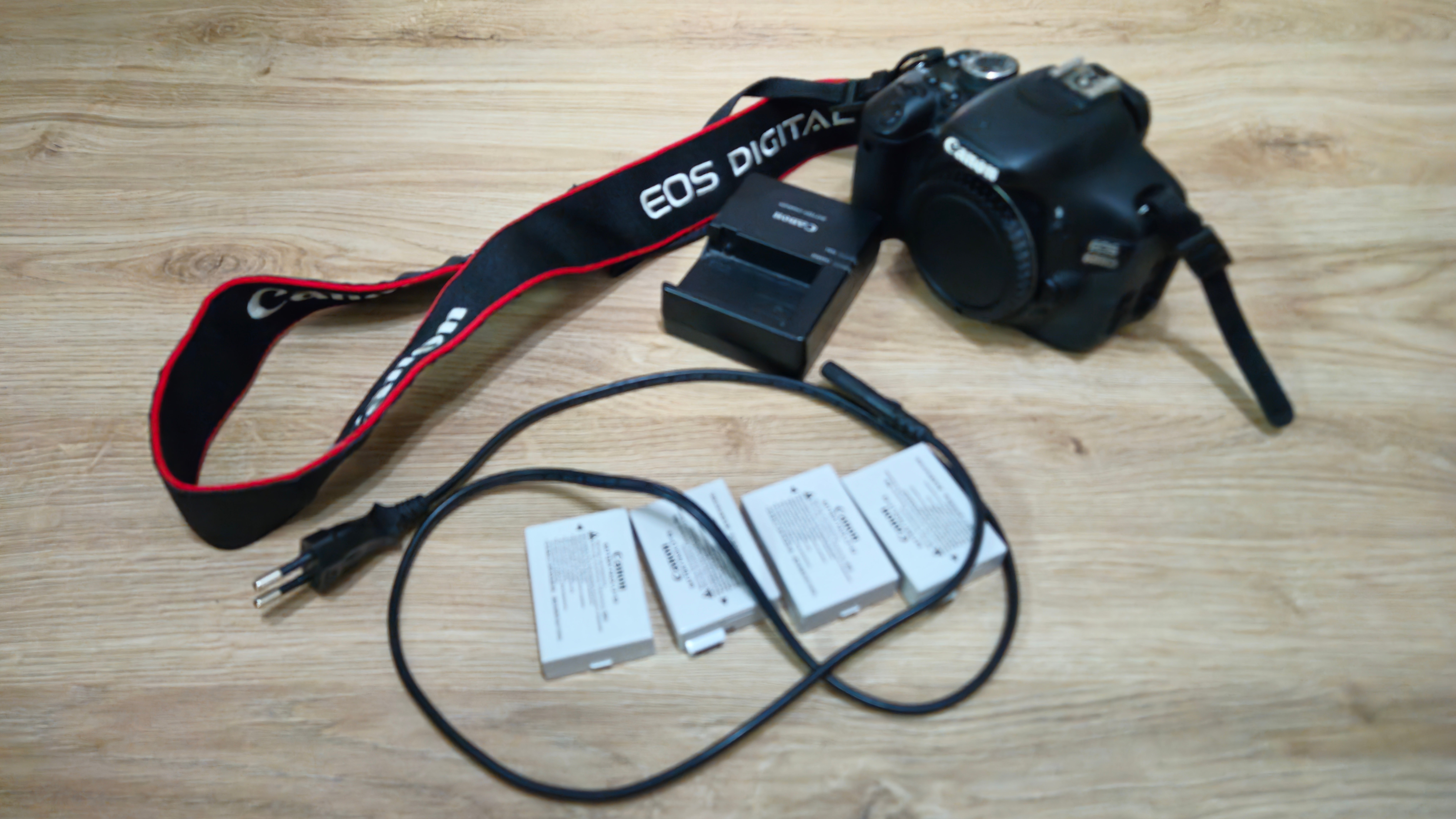Canon EOS 600D DSLR camera - Image 4