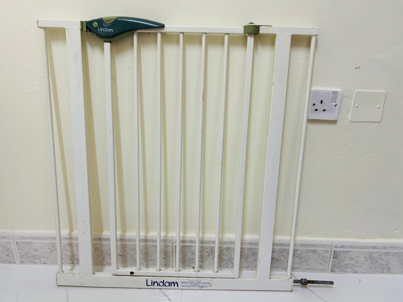 Pet and kids safety gate - Image 3