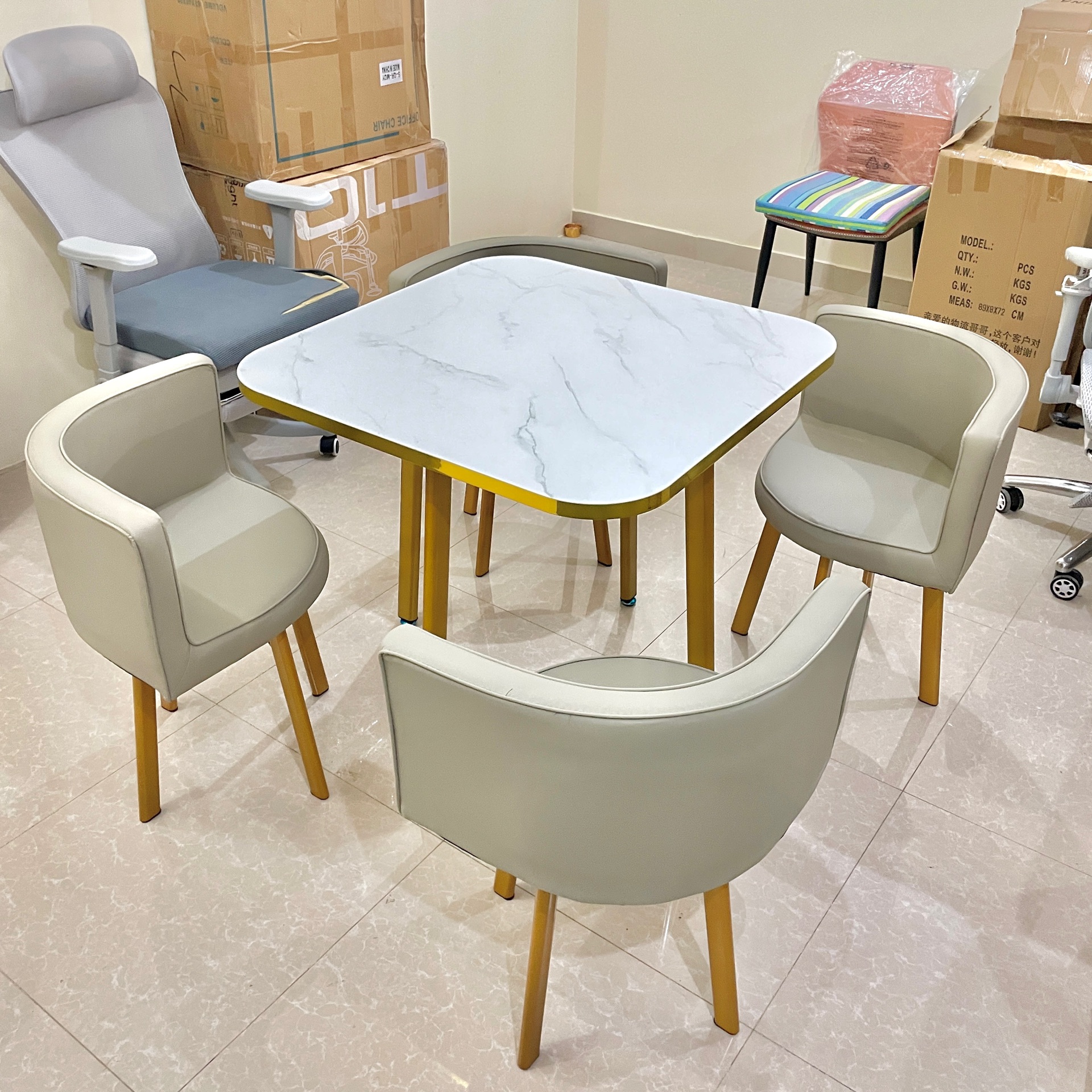 Dining table with dining chair - Image 1