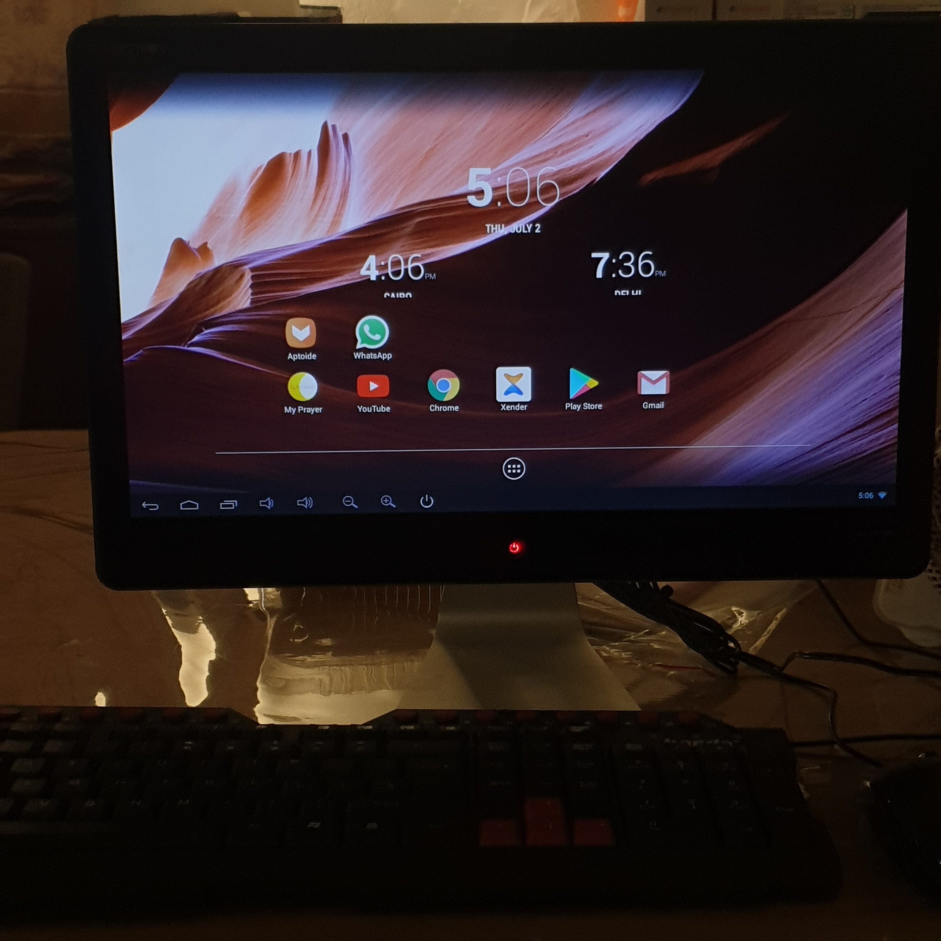 17.3" Tablet PC with wired mouse and keyboard.   - Image 8