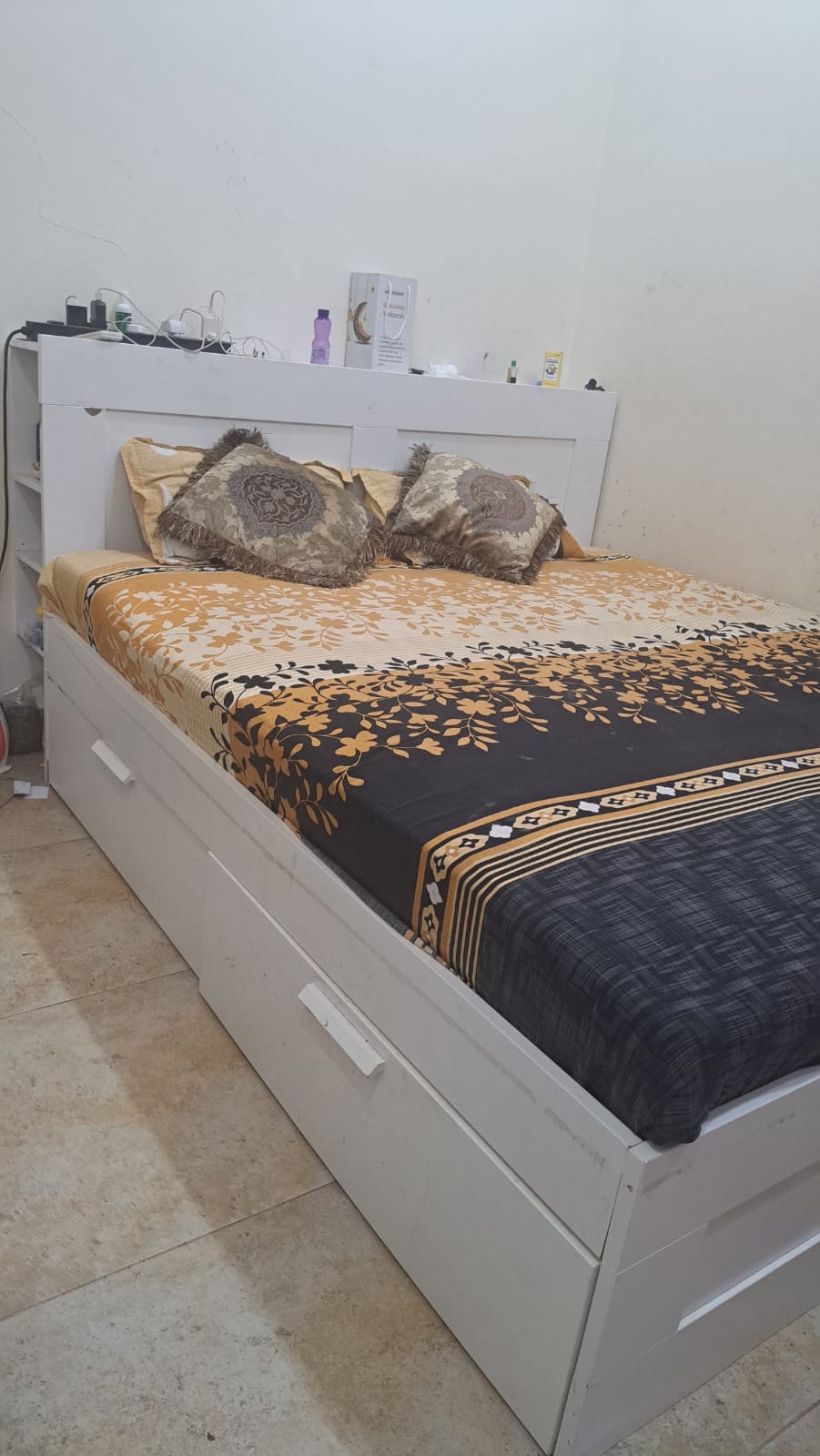 Bed with mattress - Image 3