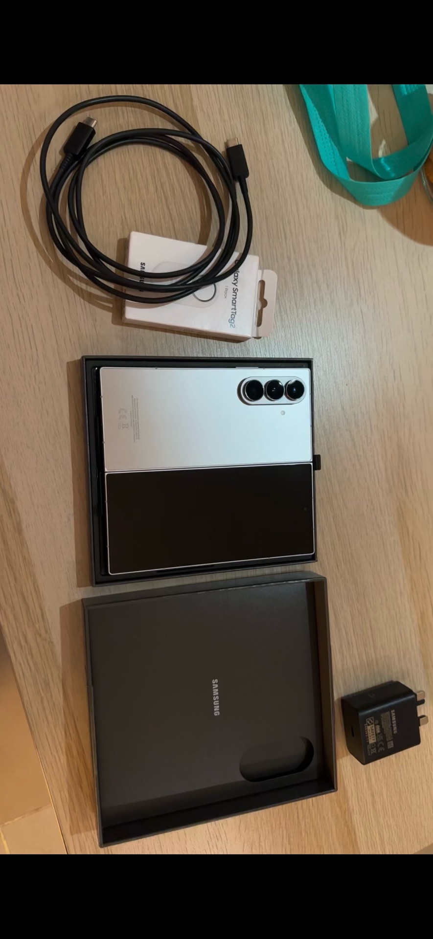 Selling my Samsung Galaxy Z Fold7. Silver, 512GB. - Image 4