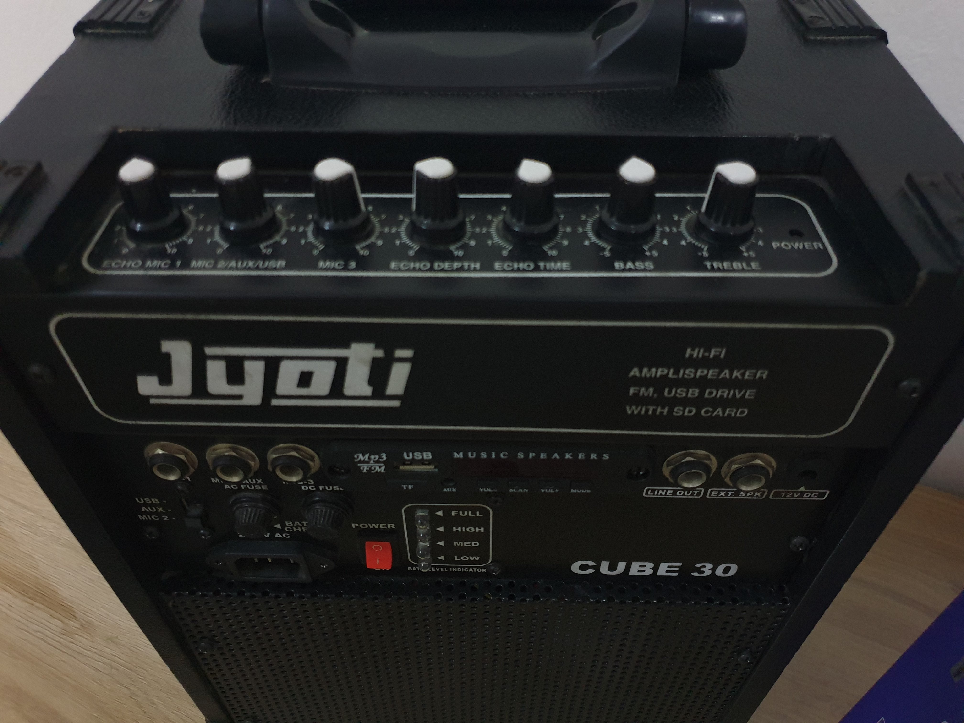 Professional SPEAKER WITH VHF wireless microphone.  QR 500 only.  - Image 7